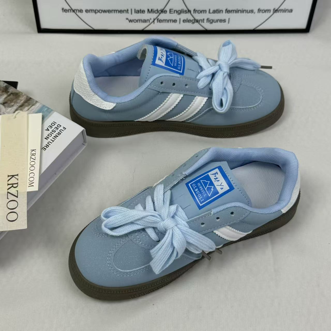 Versatile and niche casual sports sneakers