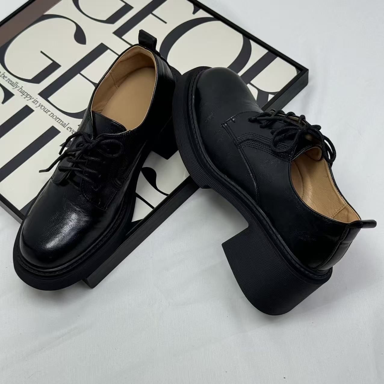 Heeled lace-up round-toe small leather shoes