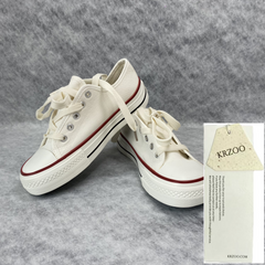 Low-top canvas shoes with laces and low heel