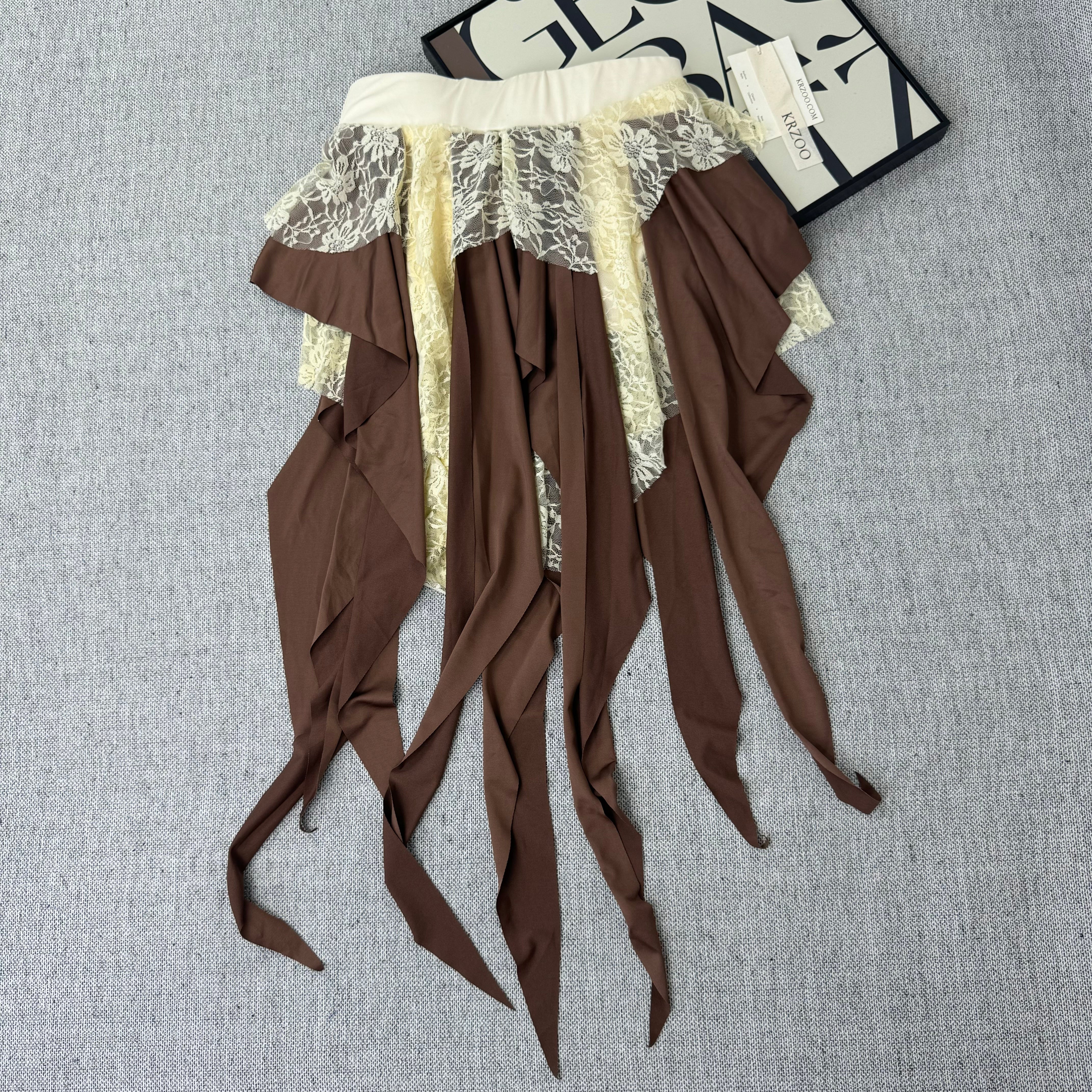 Multi-layered lace half-length skirt