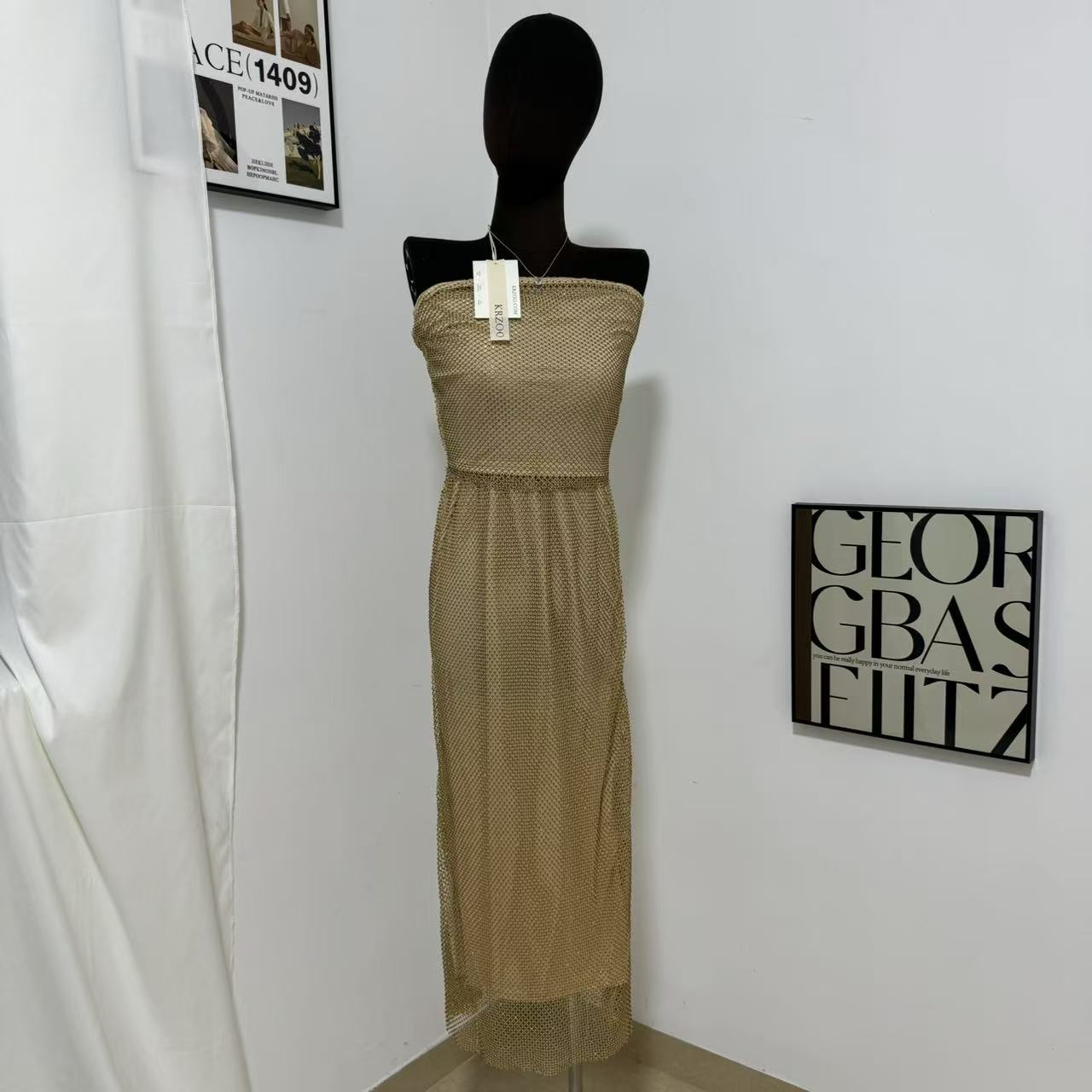 Halter-Neck Slim-Fit Sleeveless Gown