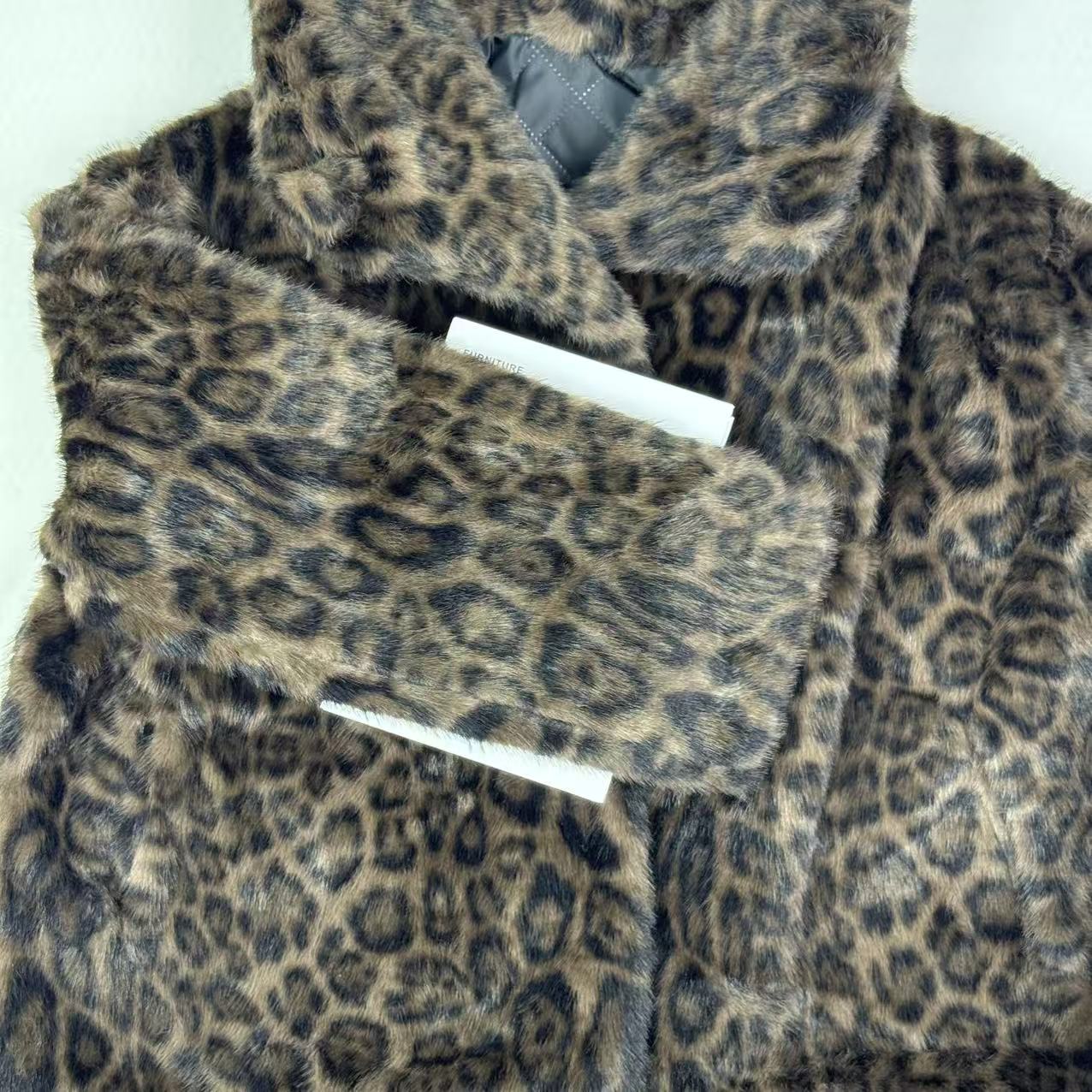 Wide-necked leopard print mink coat