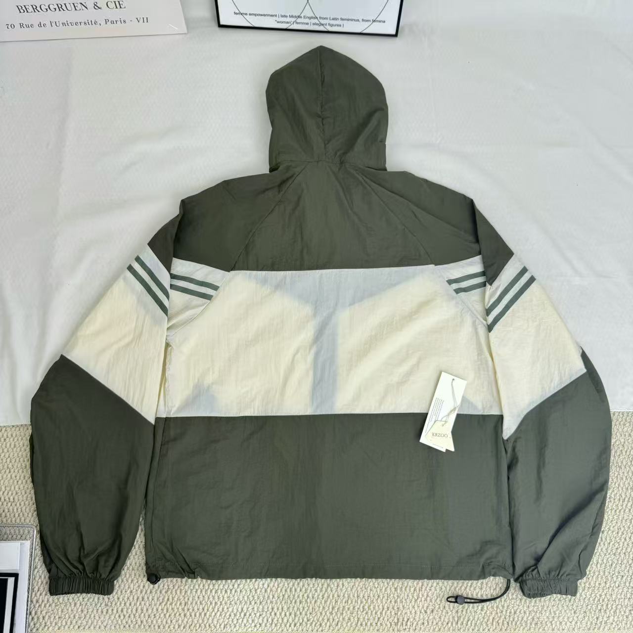 Contrasting color sun protection jacket