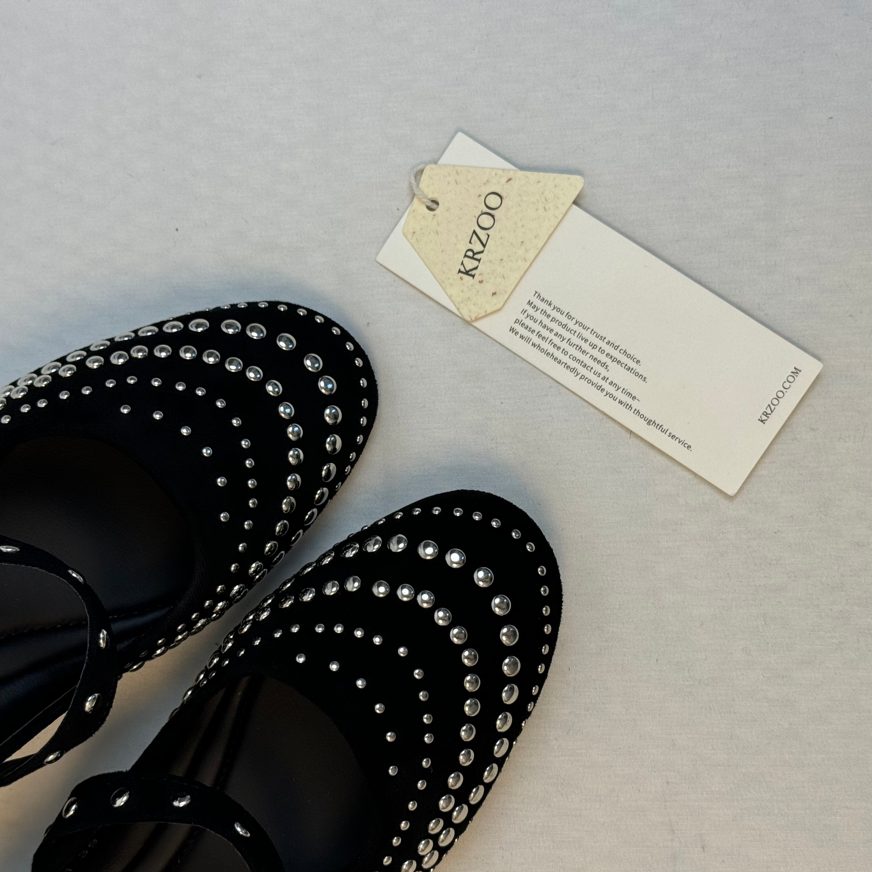 Low-cut one-piece soft-soled slip-on shoes
