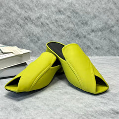 Square-toe open-toe square heel low-heeled shoes