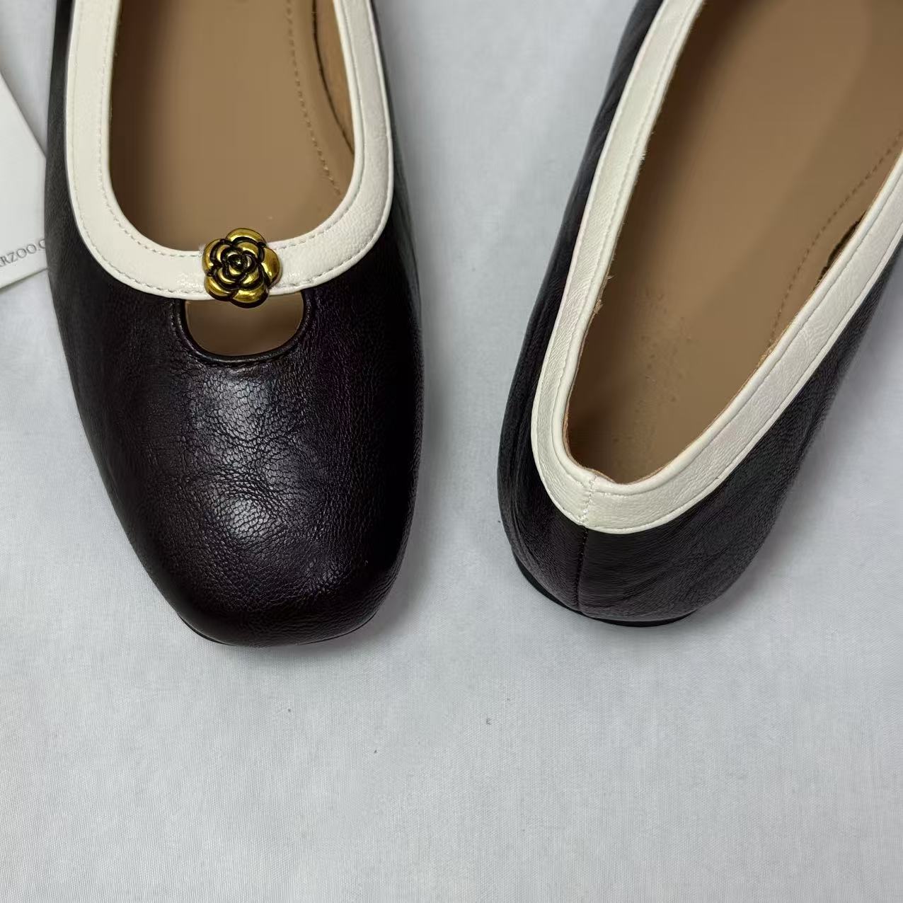 Leather round-toe low-heeled shoes