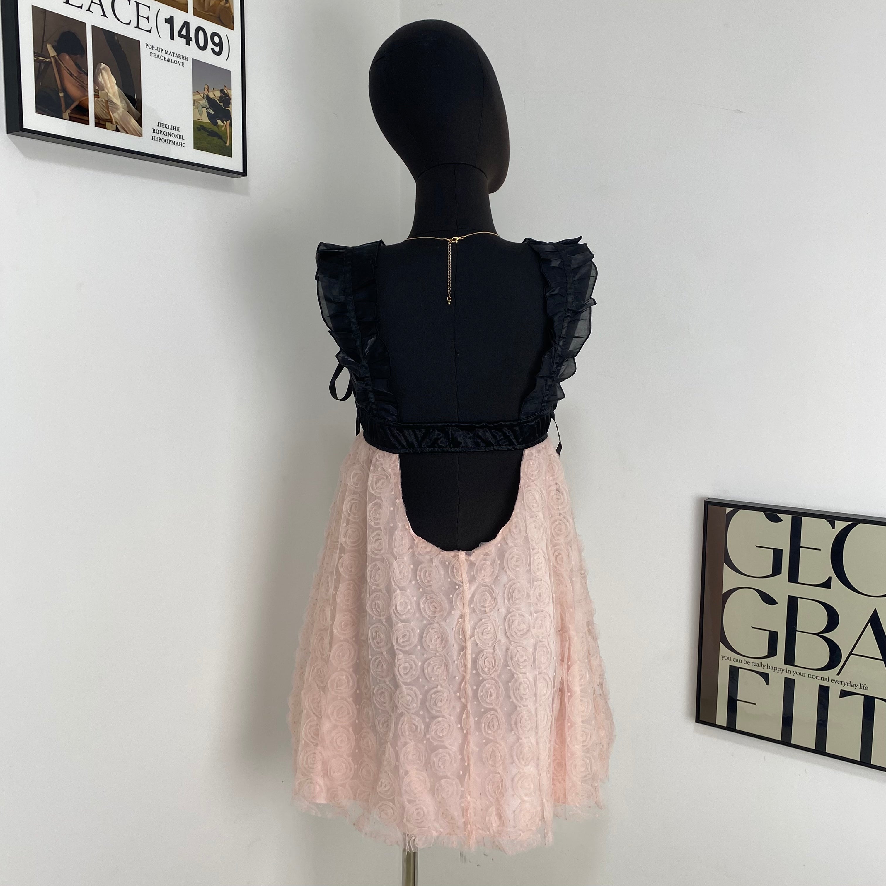Elegant Lace-Trimmed Floral Mini Skirt