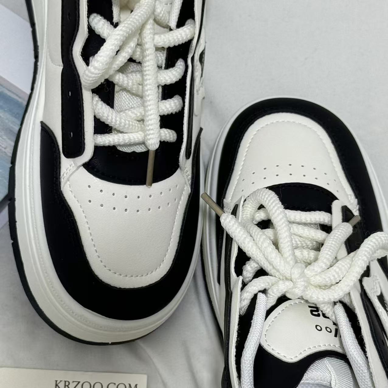 Lightweight Thick-Soled Casual Sneakers