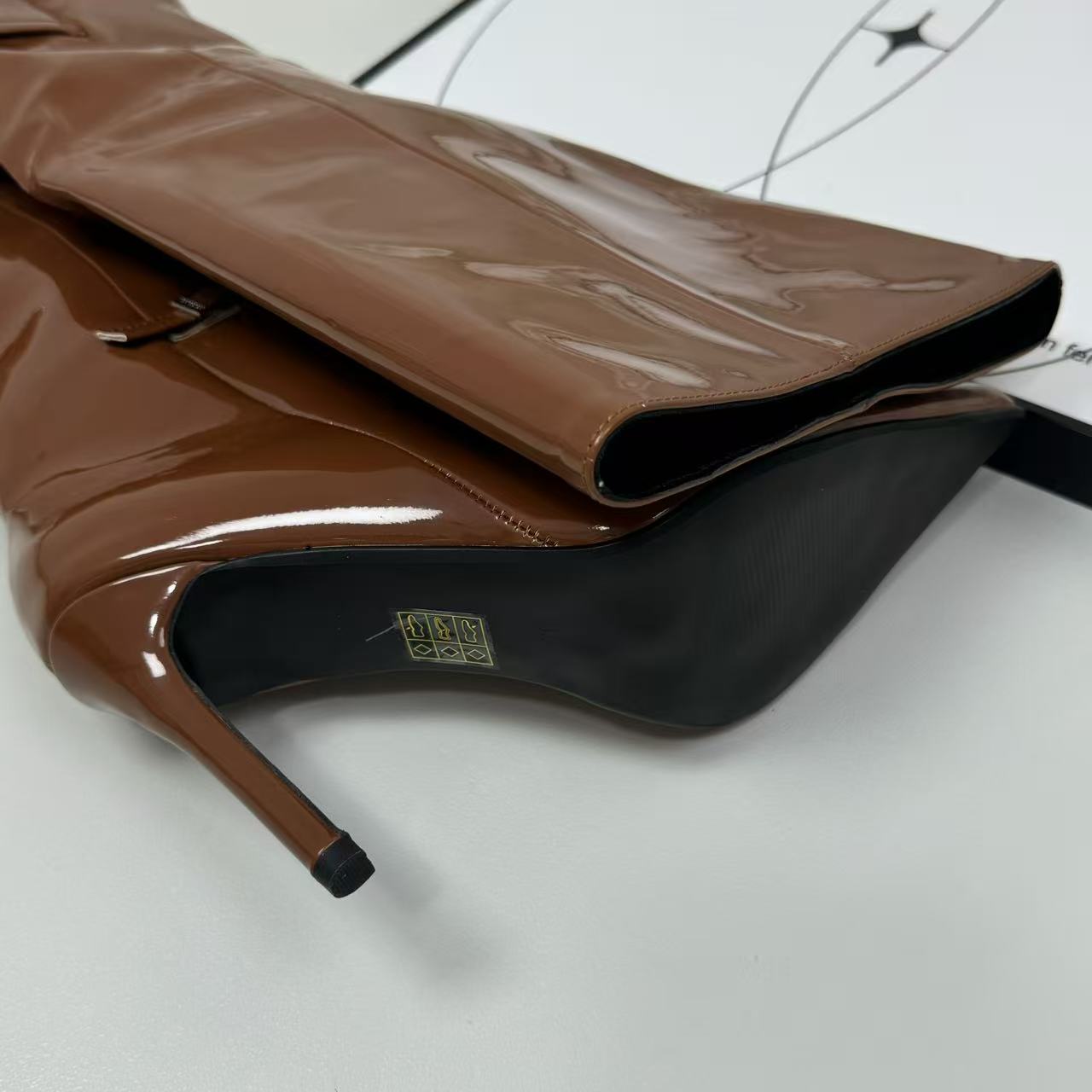 Pointed leather belt buckle straight boot