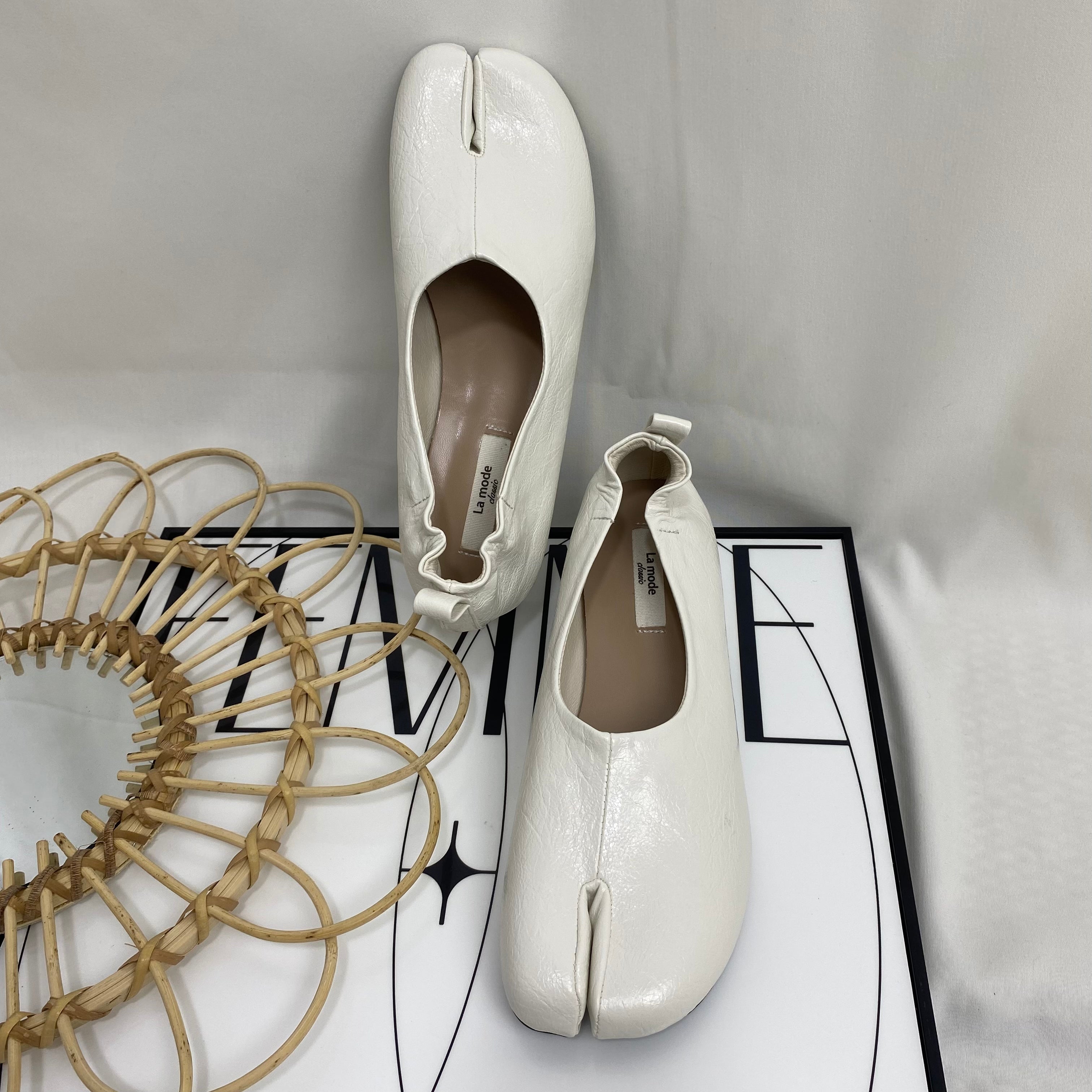 Retro Niche Design Horseshoe Shoes