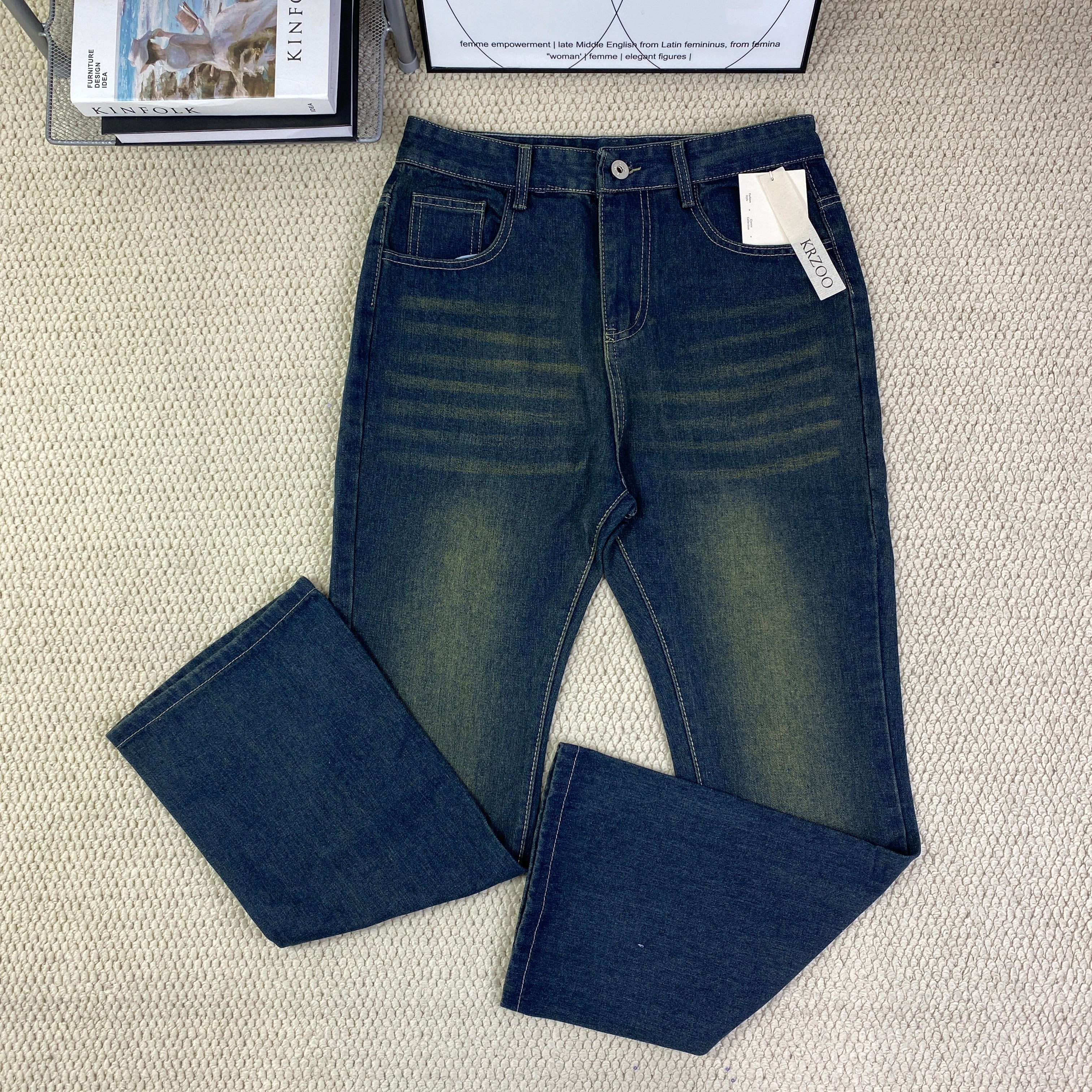 Washable slim-fit and thigh-enhancing jeans
