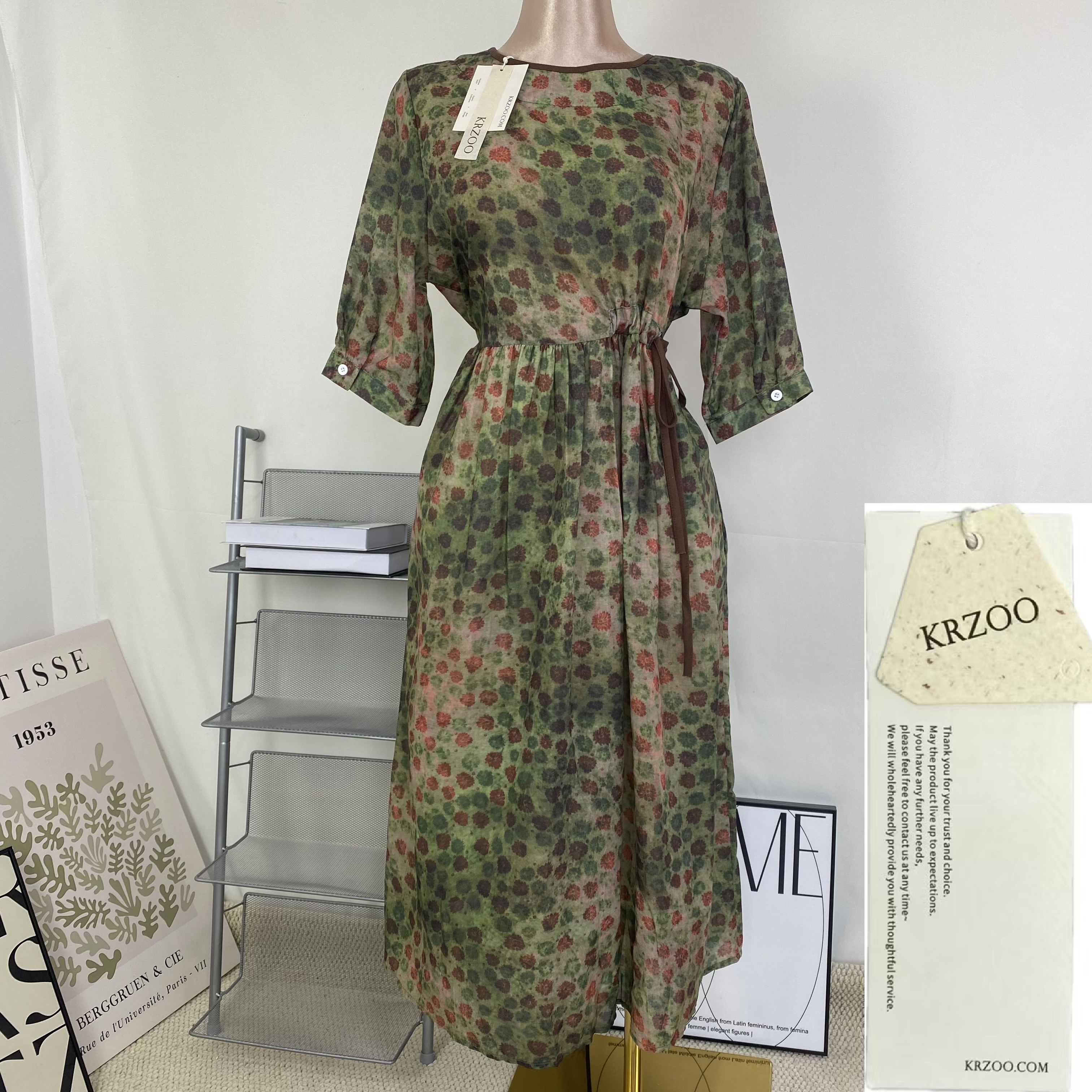 Round-neck flared sleeve leaf-patterned dress