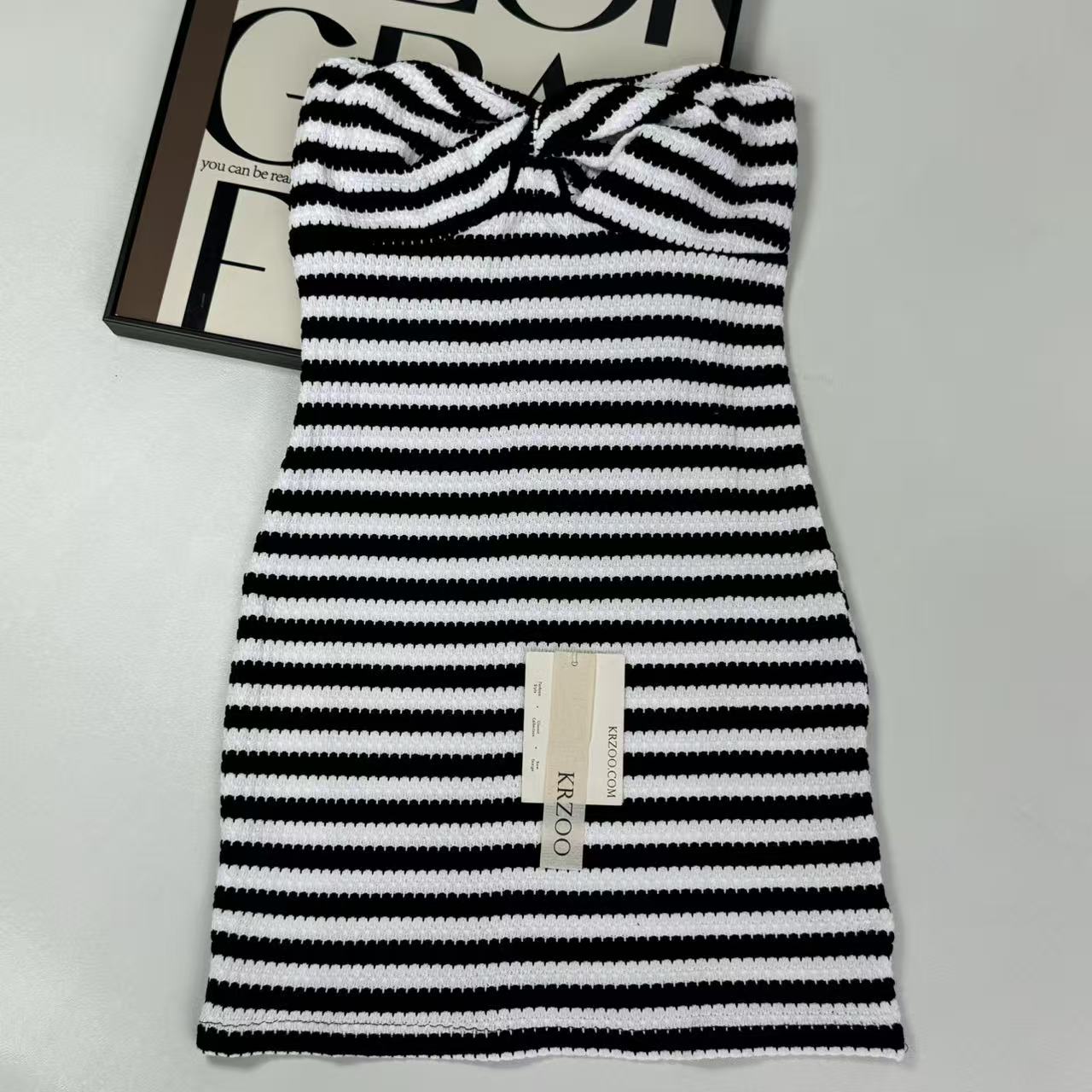 Striped strapless figure-hugging halter dress