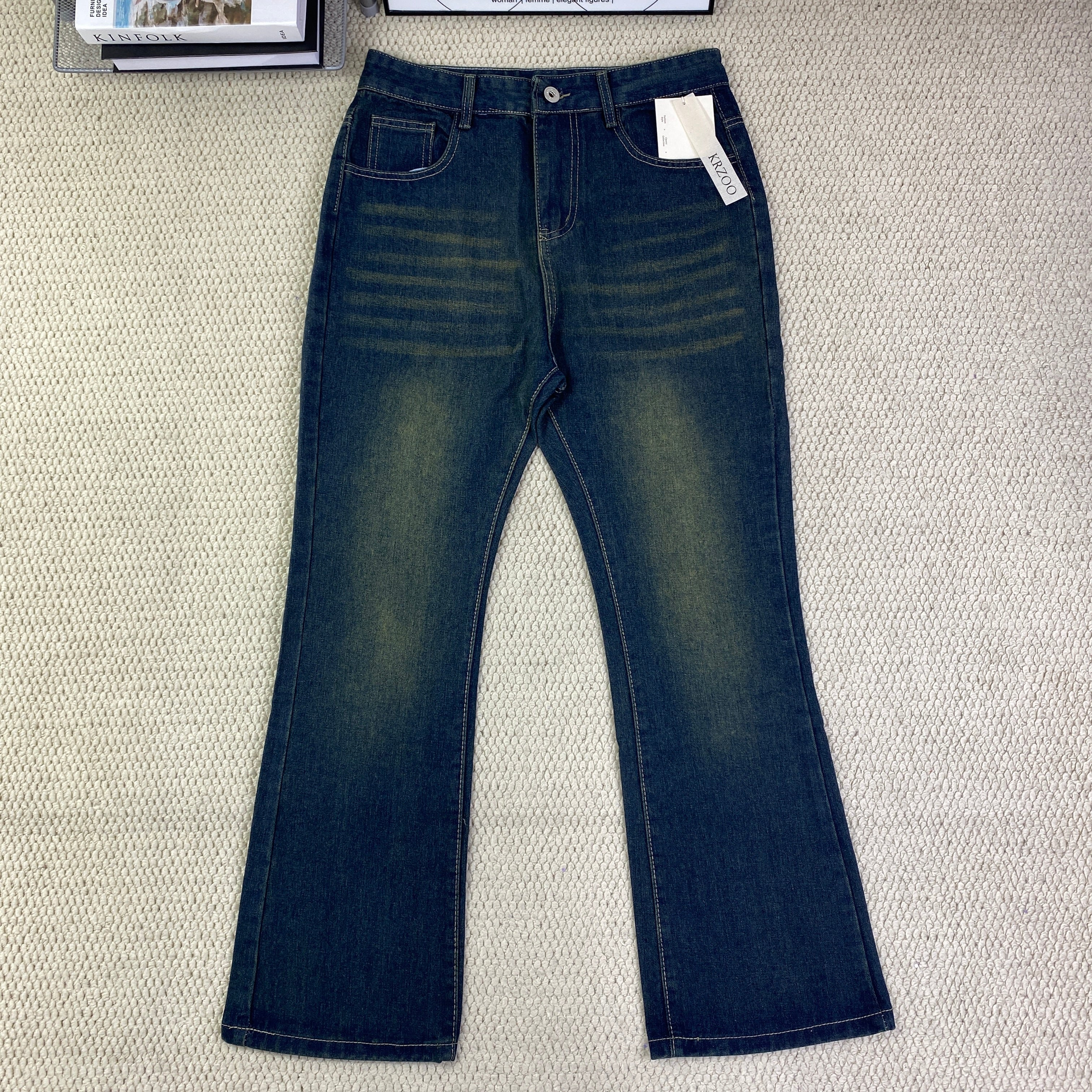 Washable slim-fit and thigh-enhancing jeans