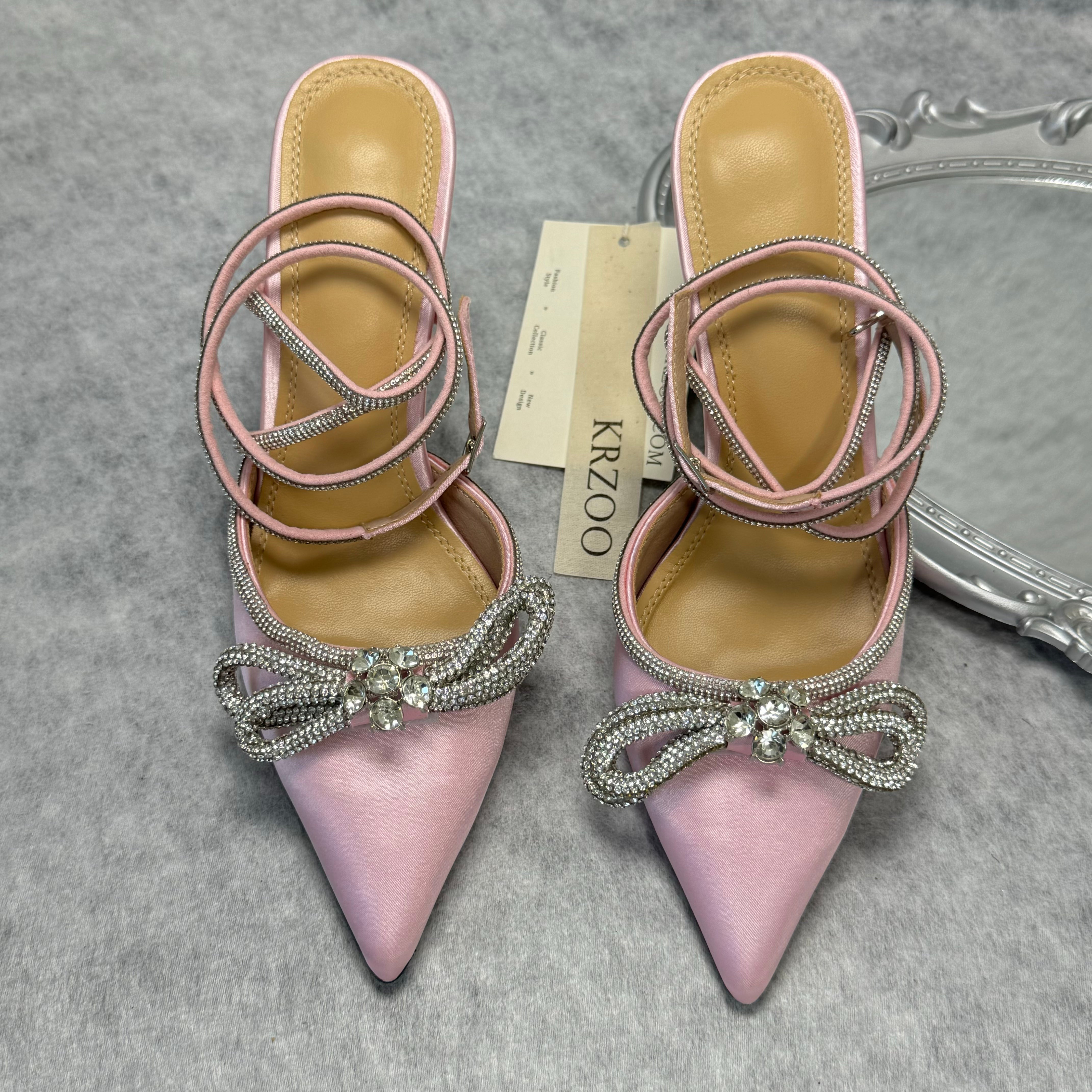Pleated pointed-toe open-toe strap shoes