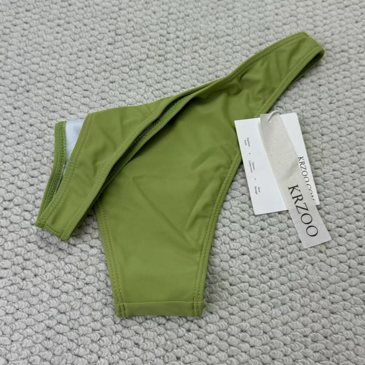 Solid-color triangle underwear or swimming trunks