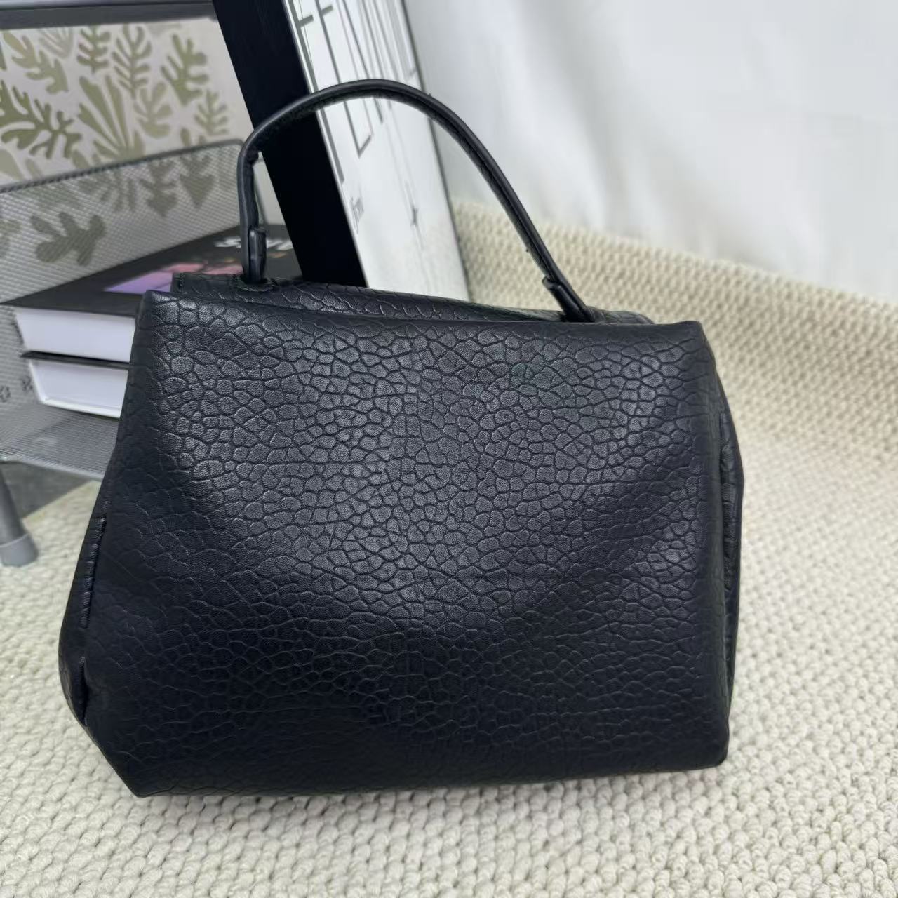 Pitot commuter crossbody bag
