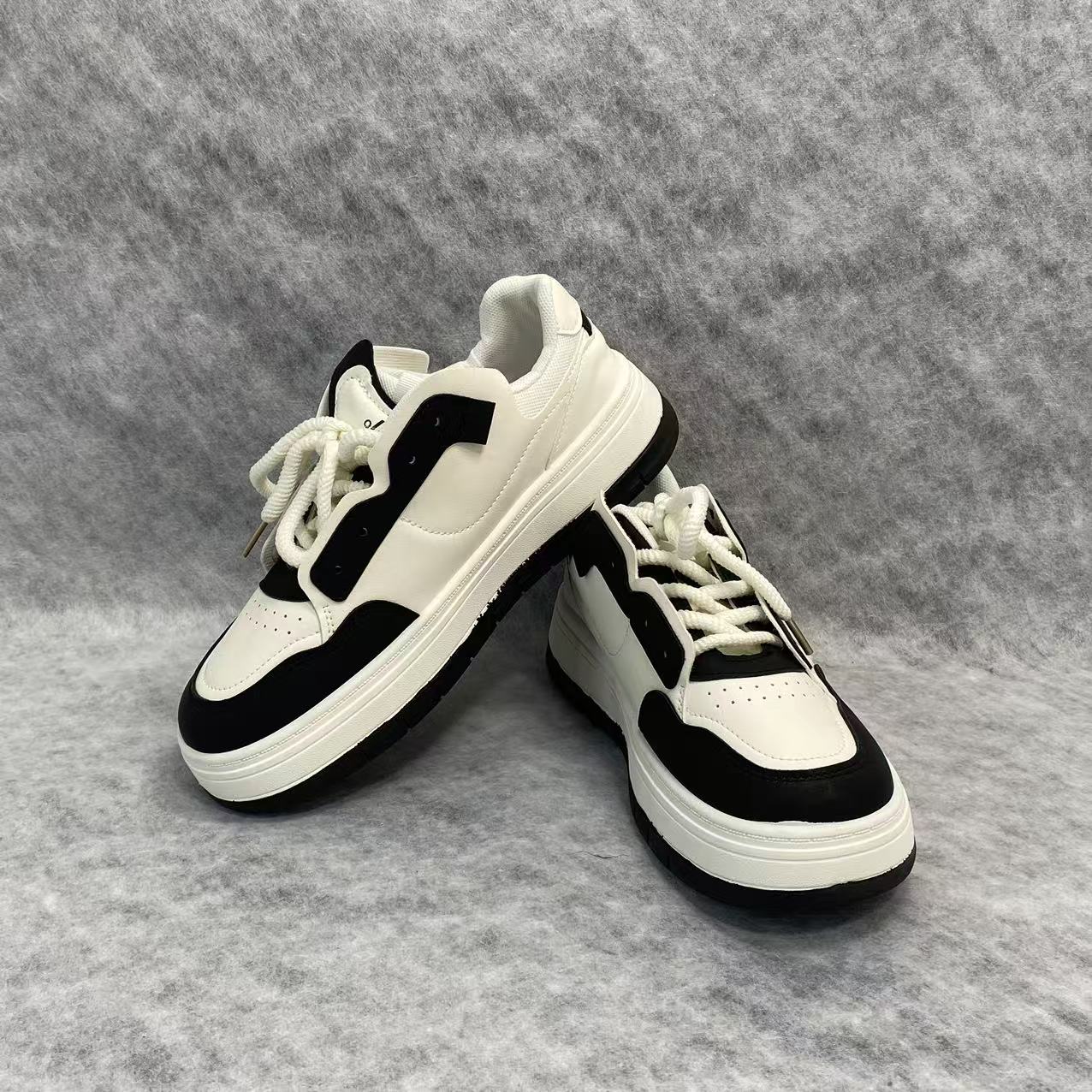 Thick-soled casual sports sneakers