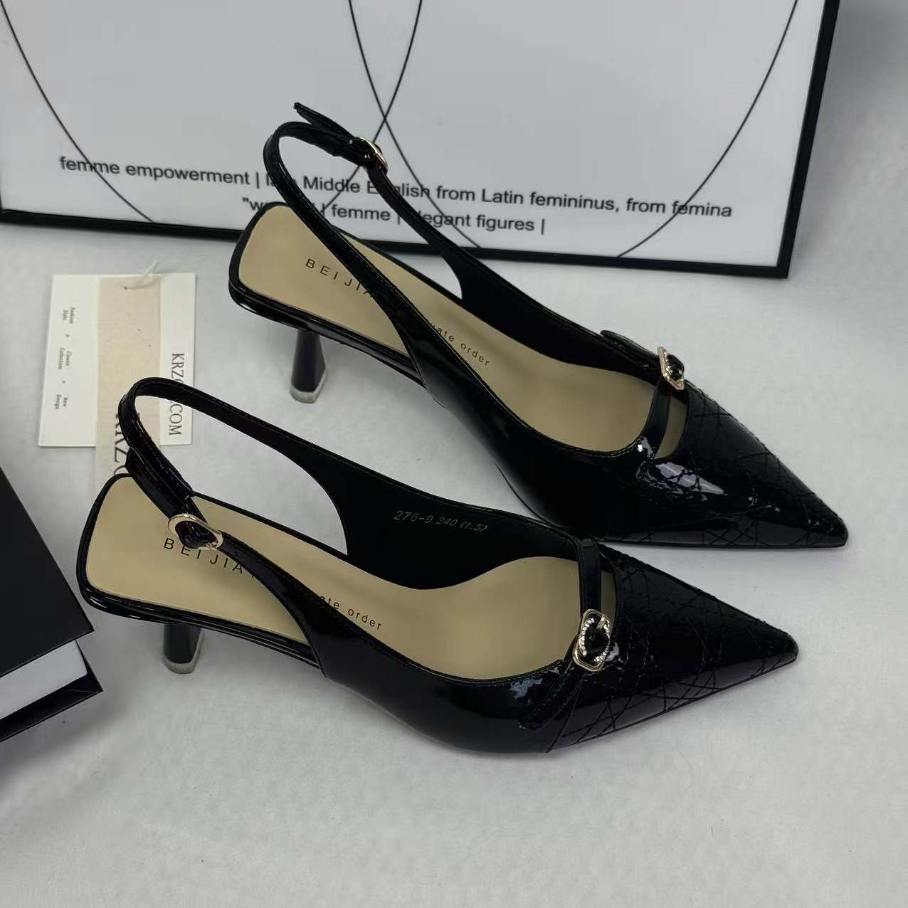 Pointed-toe low-heeled high heels