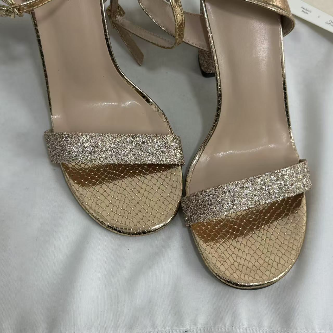 Loafers with round toe and high heels