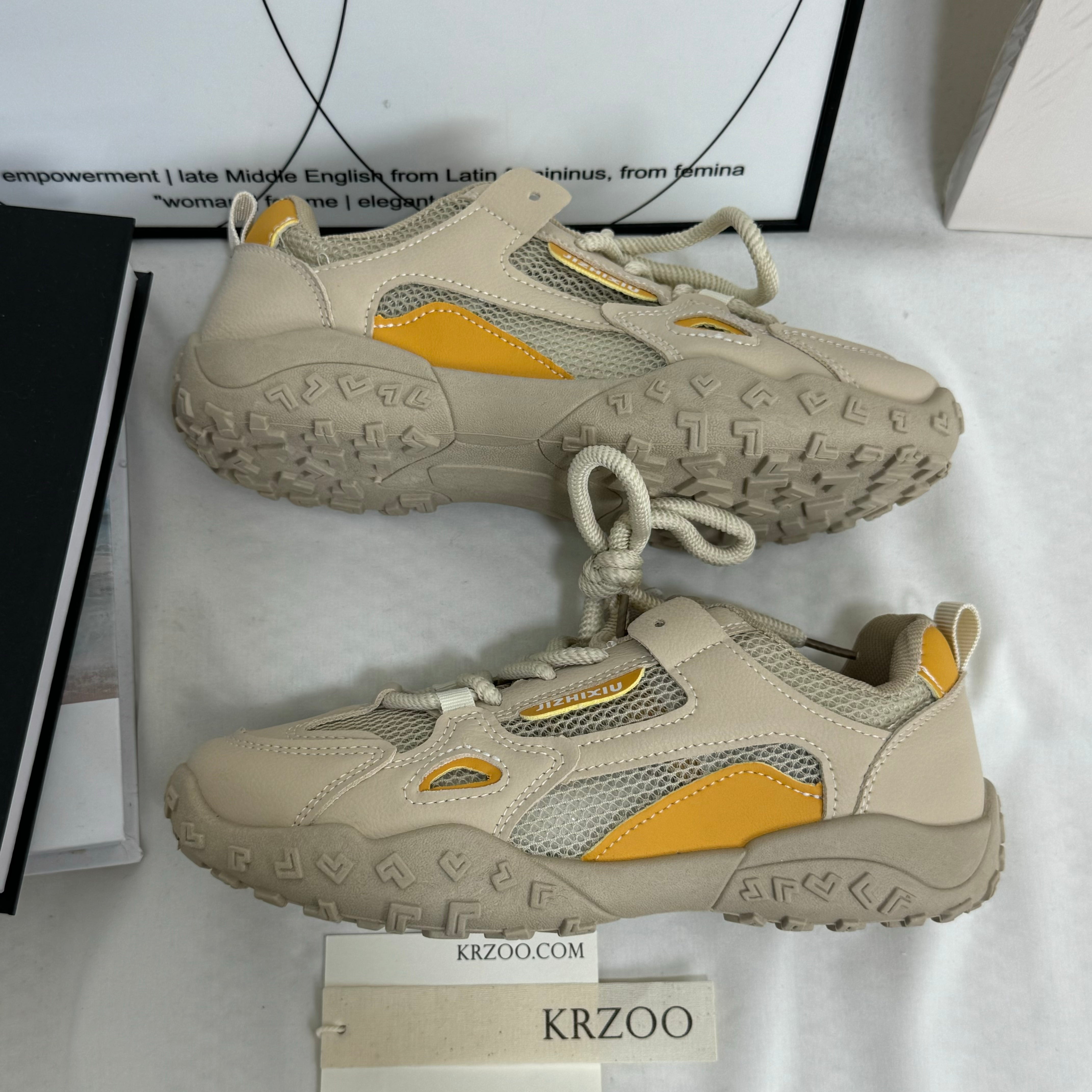 Hiking mountaineering shoes