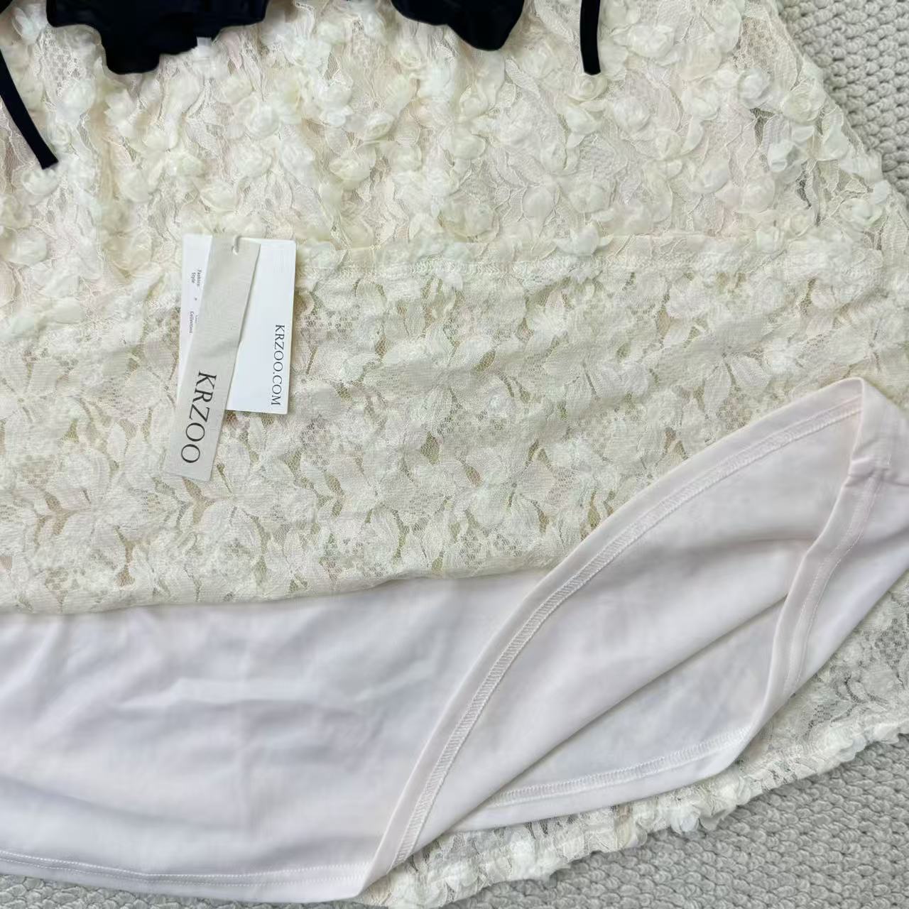 Lace flowered short dress