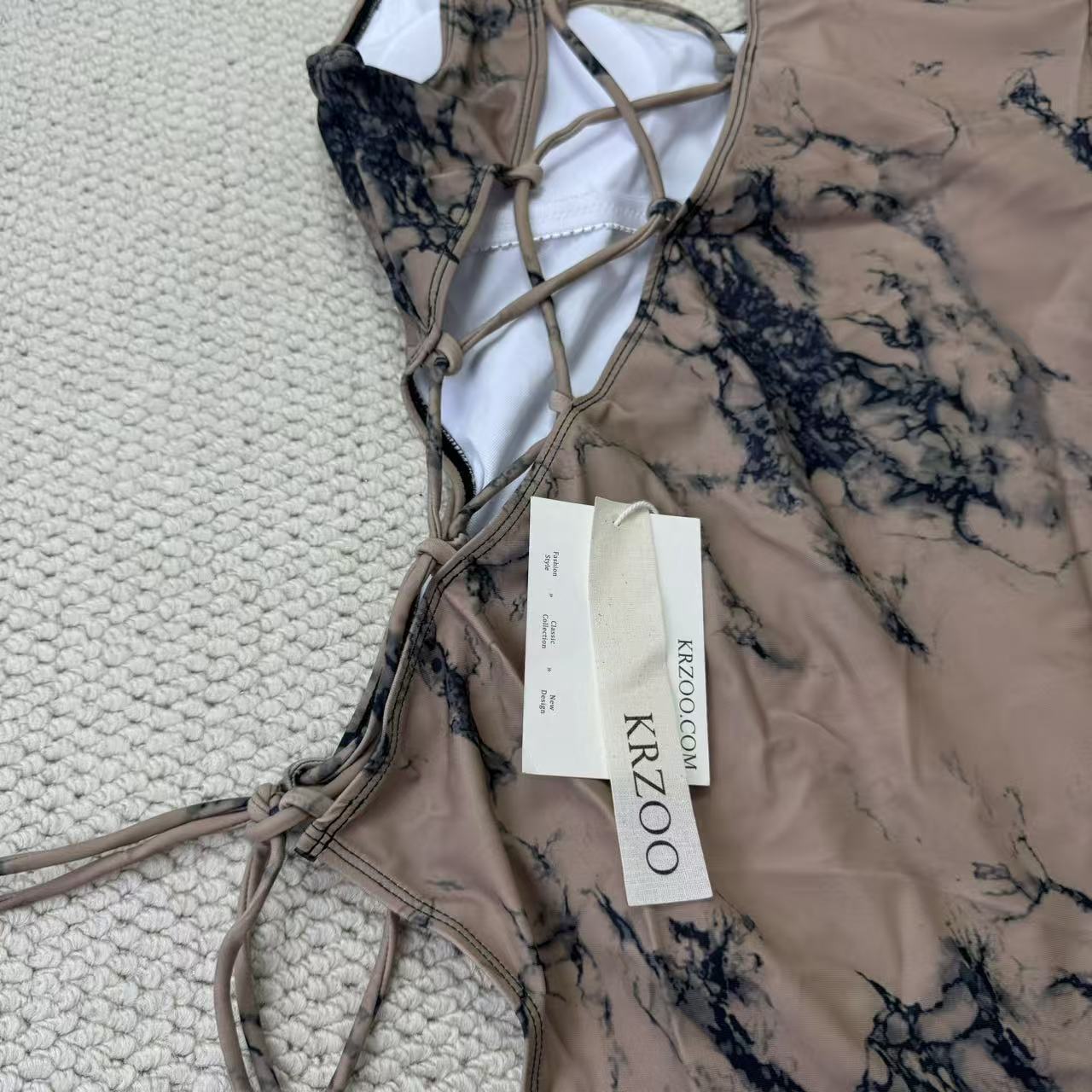 Backless bikini with open straps