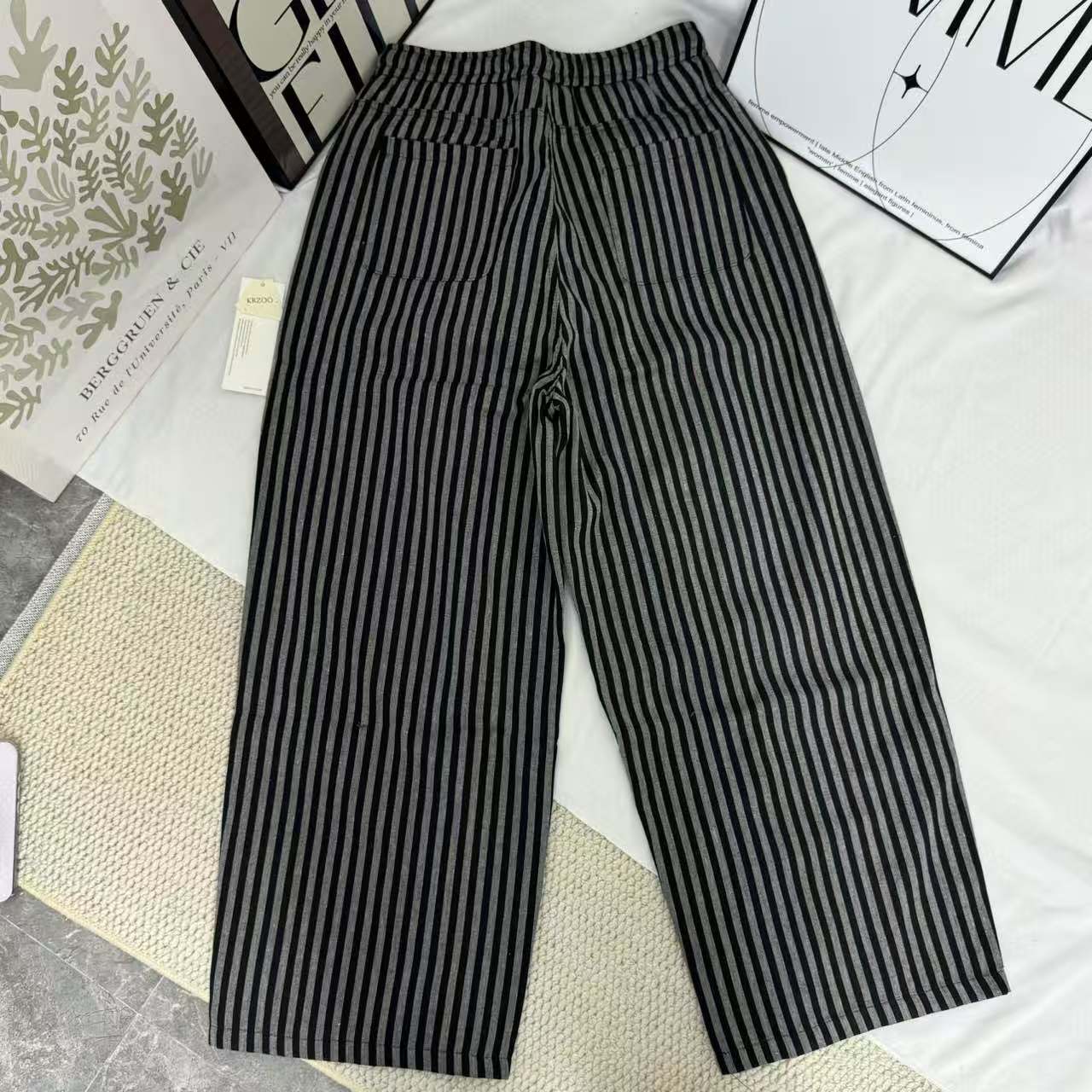 Lazy and draping straight-leg trousers
