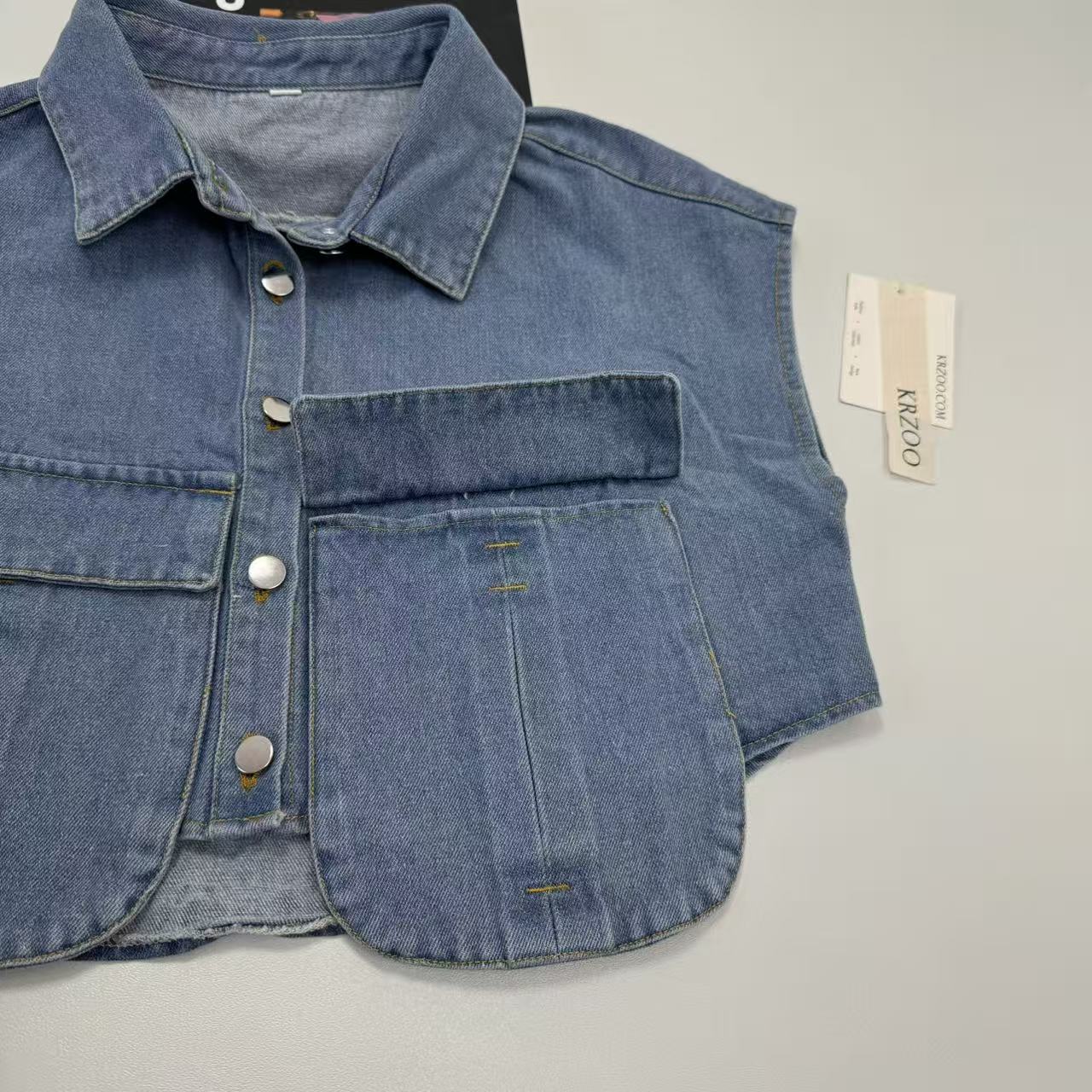 Large pocket sleeveless shirt denim jacket