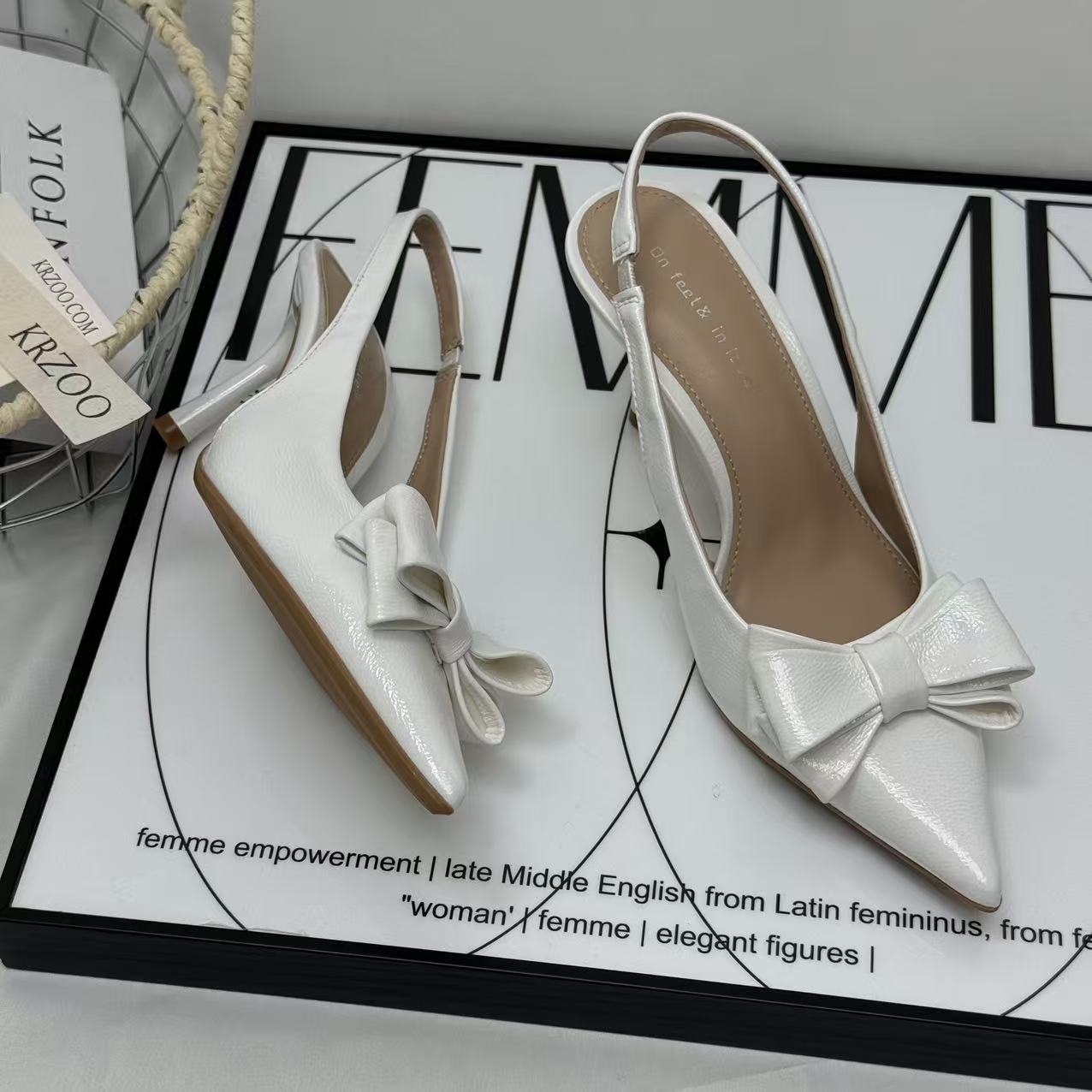 Pointed bow high-heeled shoes