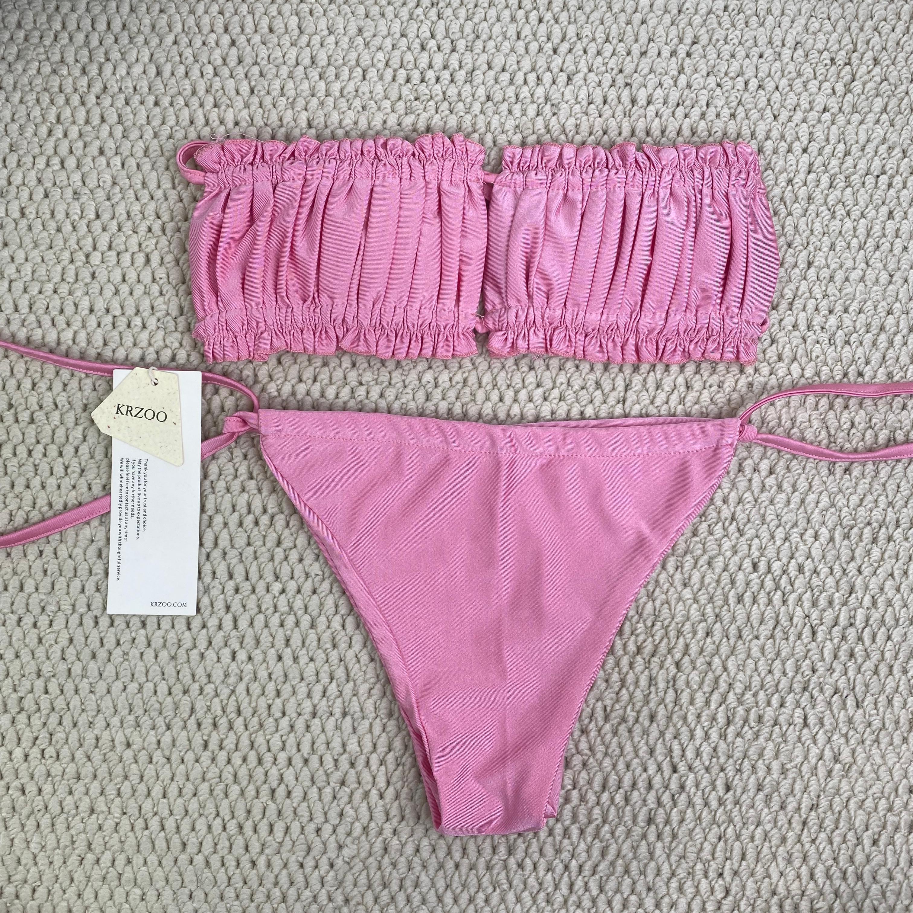 Strapless three-piece bikini