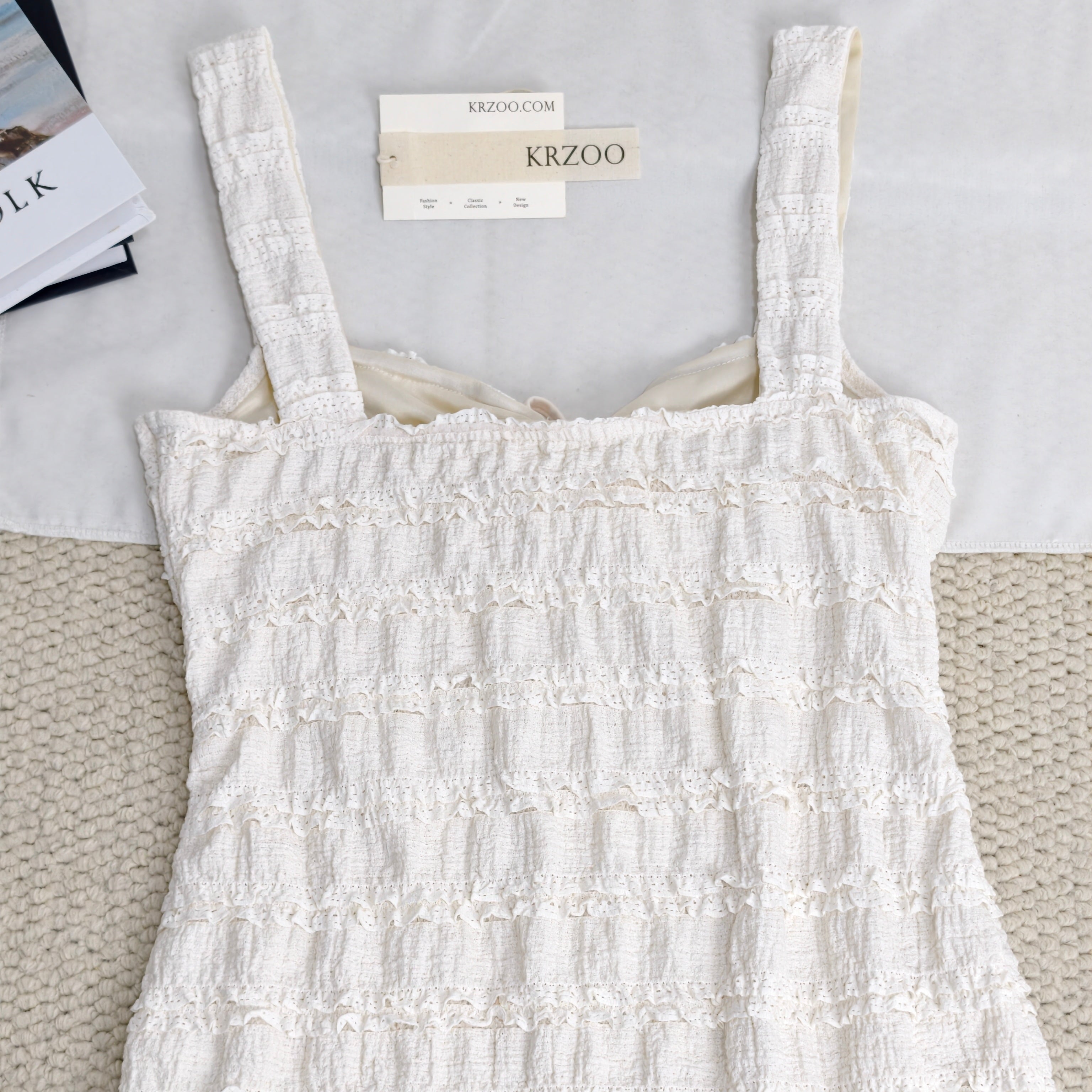 Wavy pattern tie-neck halter dress