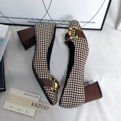 Belt buckle with shoes