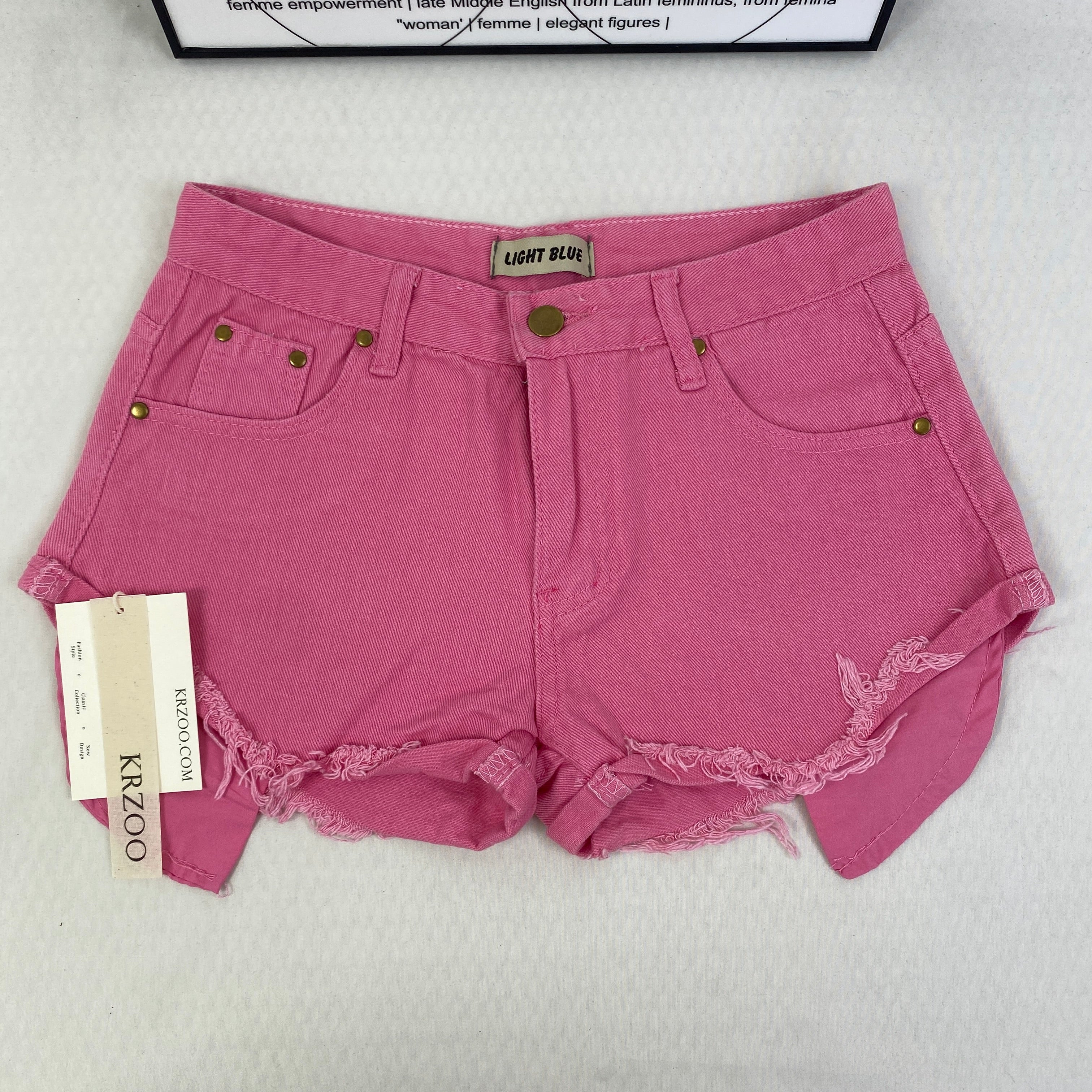 Jeans shorts with rolled hems and exposed pockets