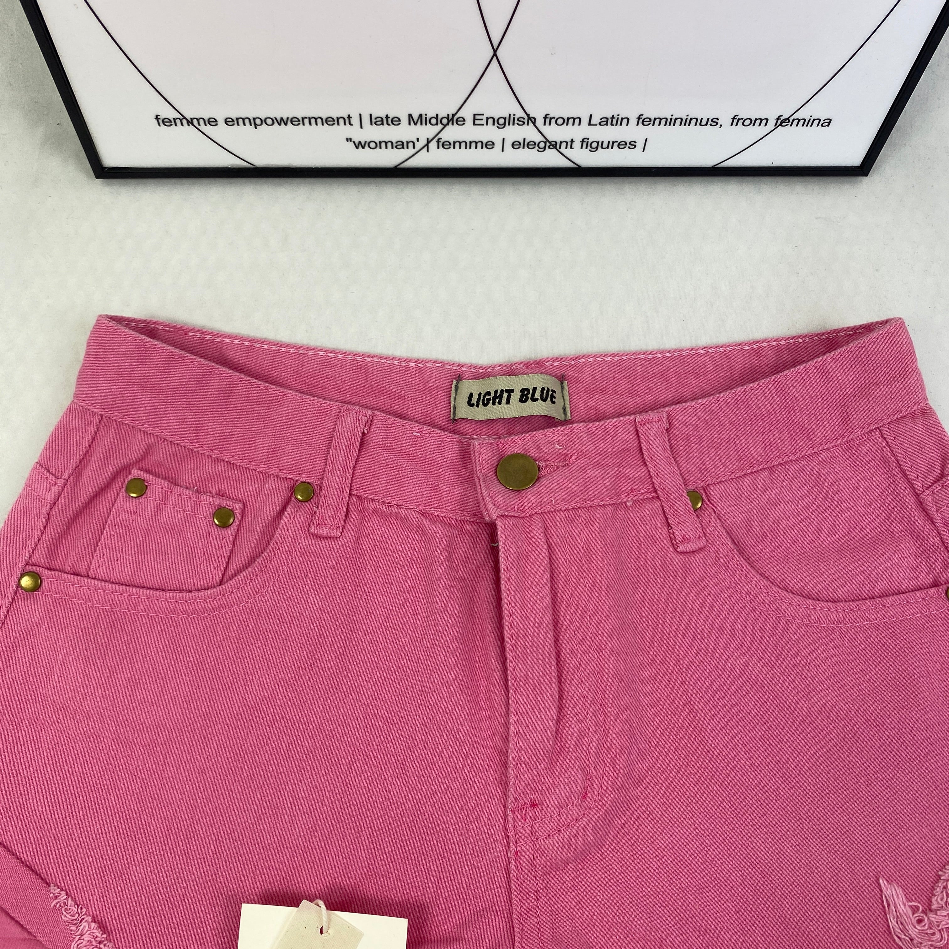 Jeans shorts with rolled hems and exposed pockets