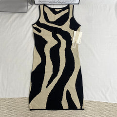 U-neck fitted mid-length dress