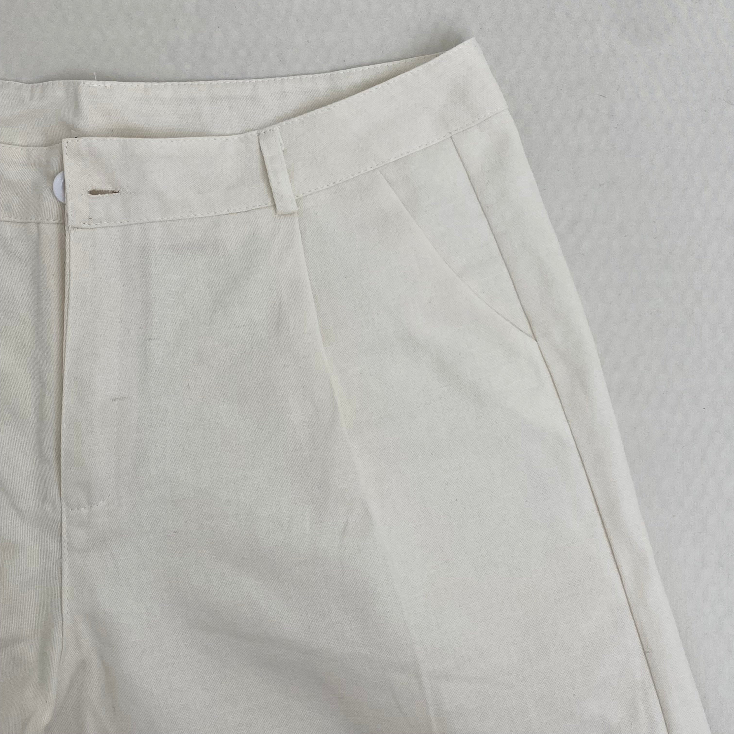 White wide-leg shorts - slimming and casual pants