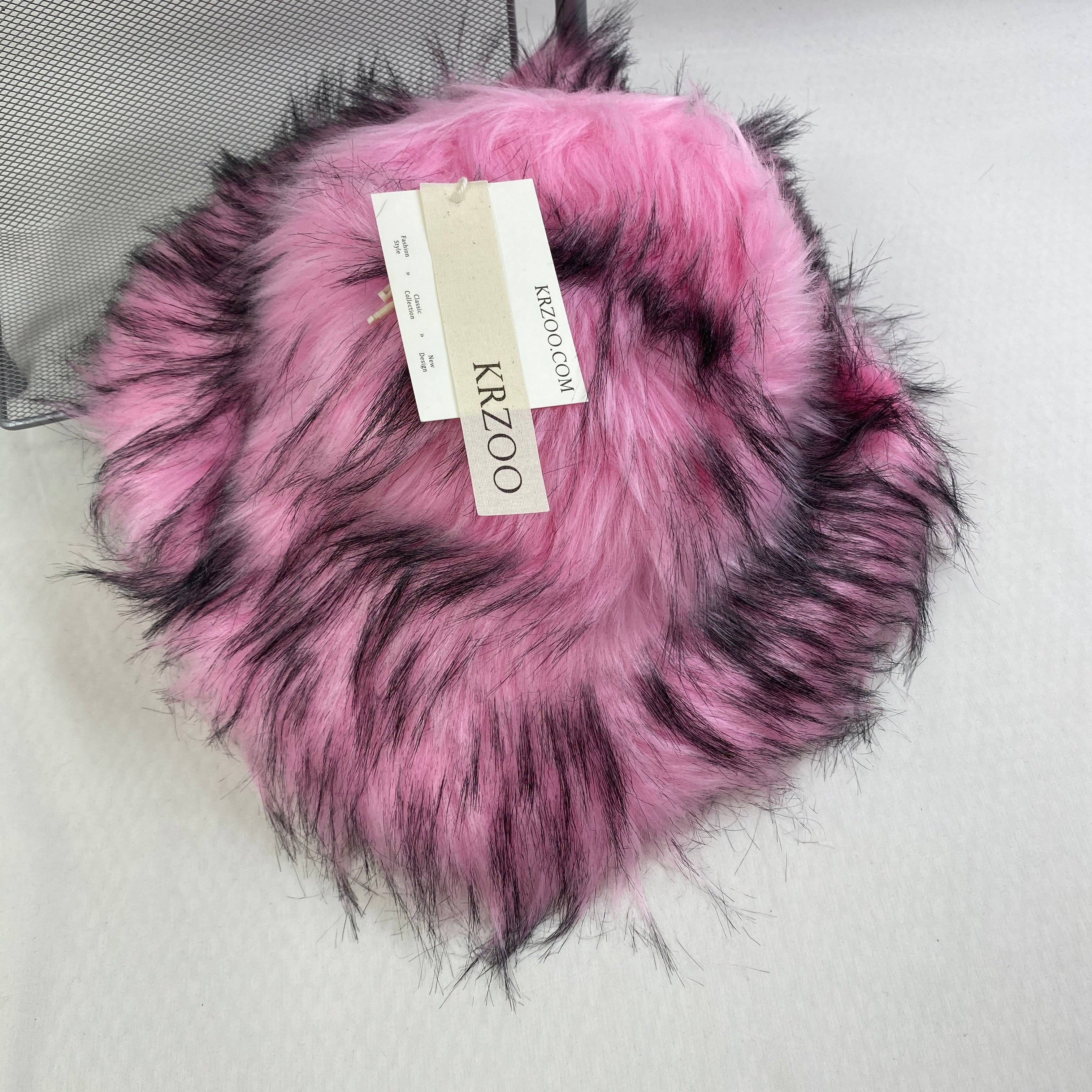 Fisherman's bucket hat with warm faux fur lining