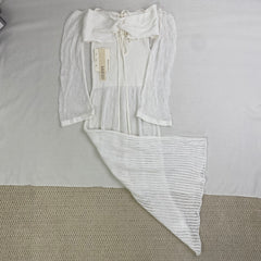 White knitted pullover sleeveless top