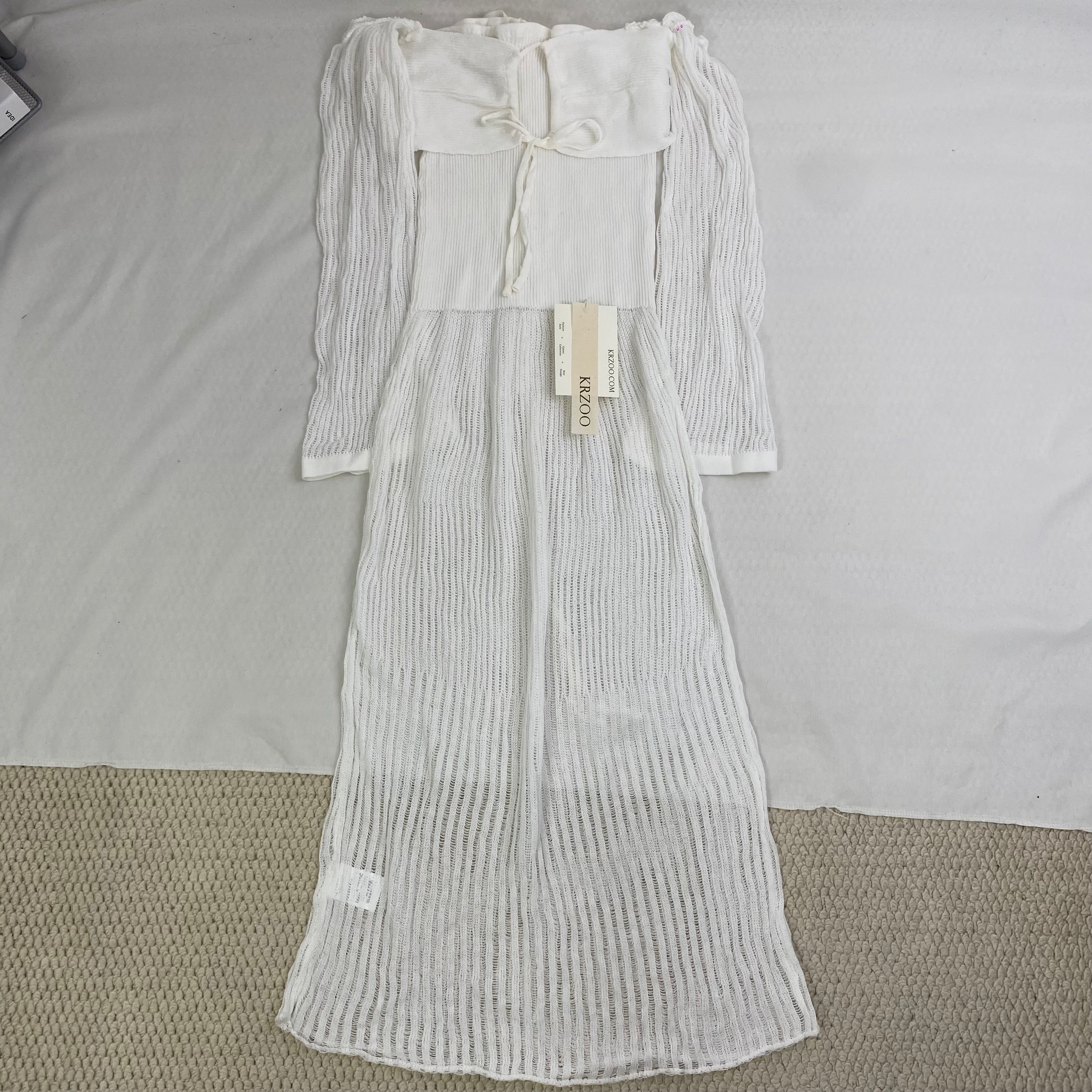 White knitted pullover sleeveless top
