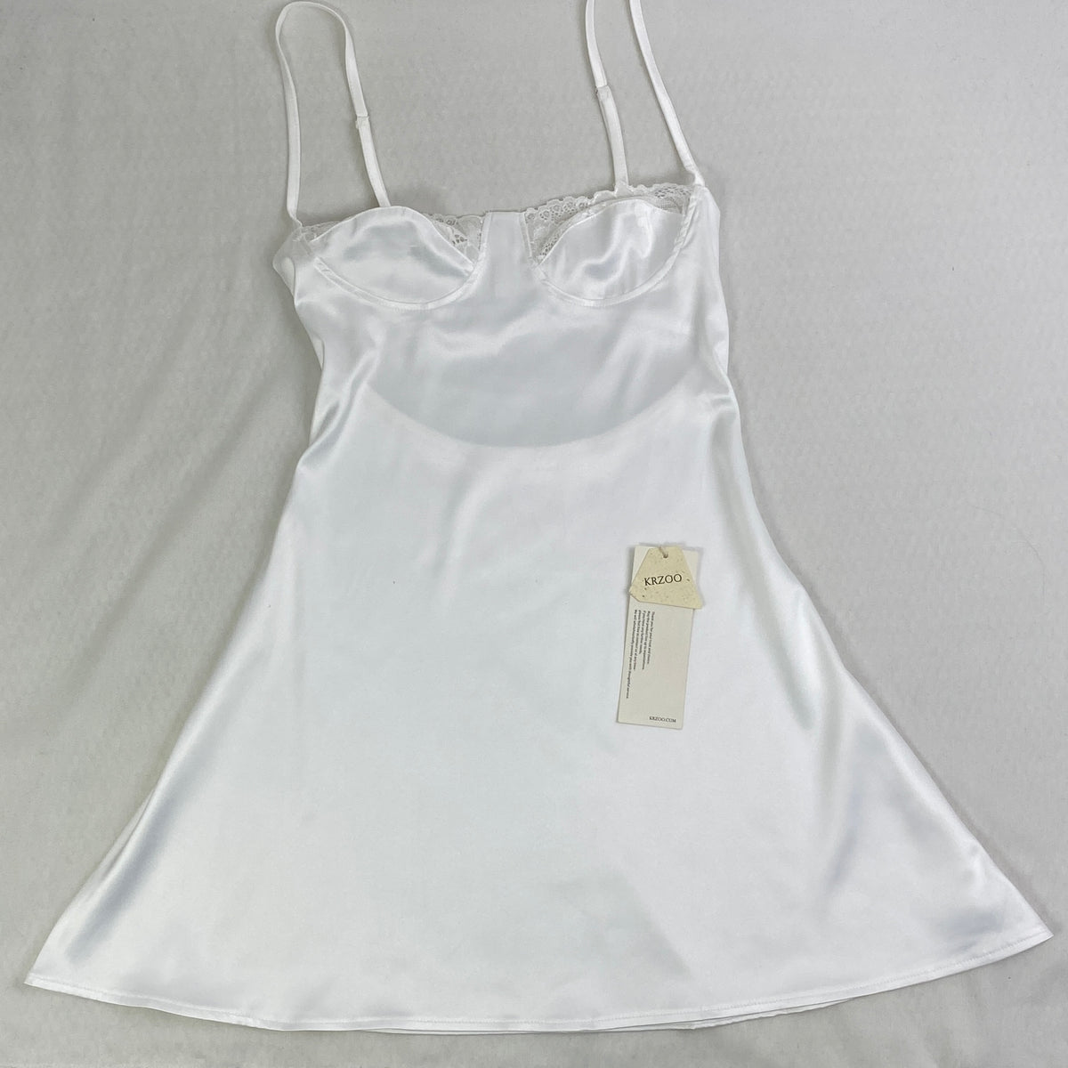 Solid-color backless lace-trimmed short dress