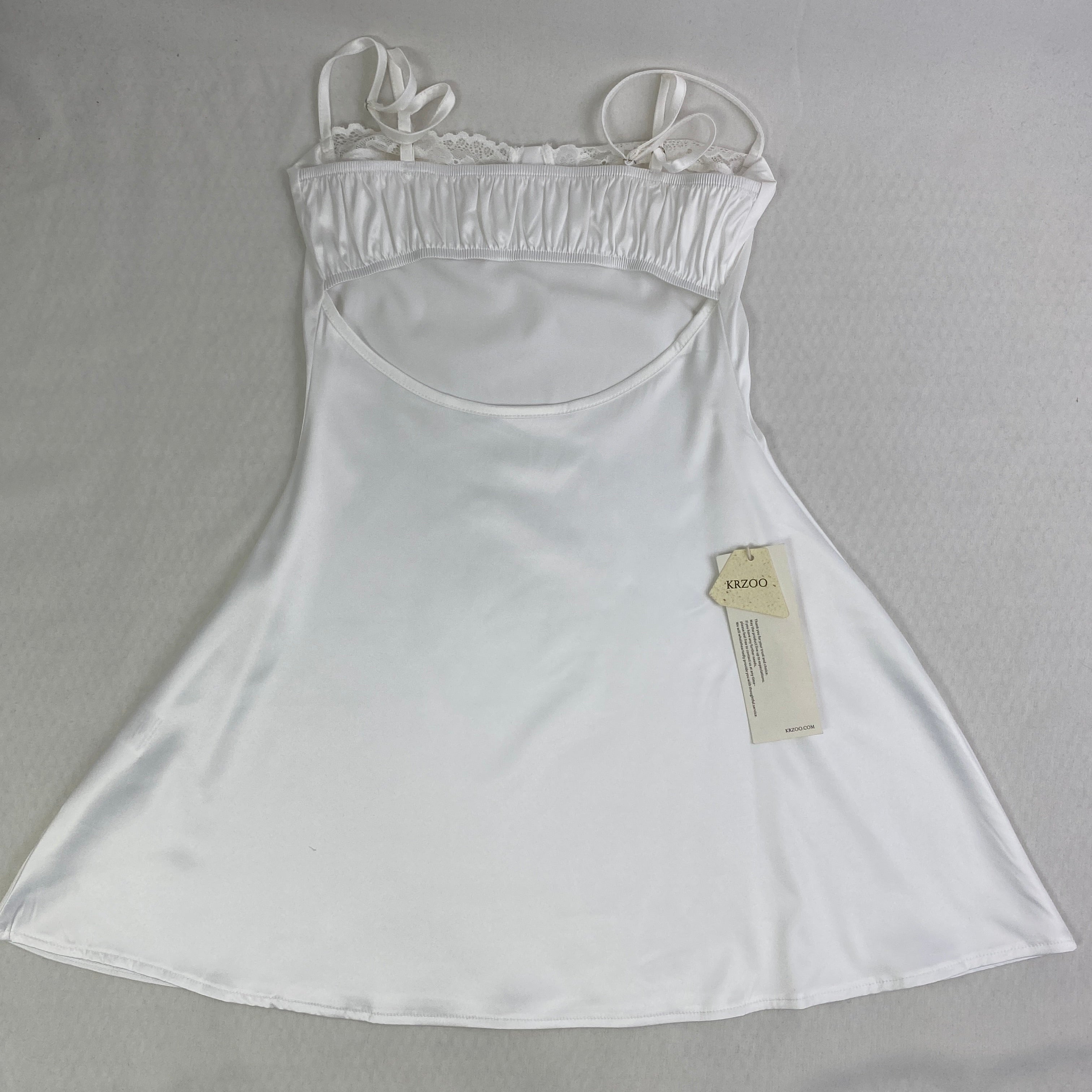 Solid-color backless lace-trimmed short dress