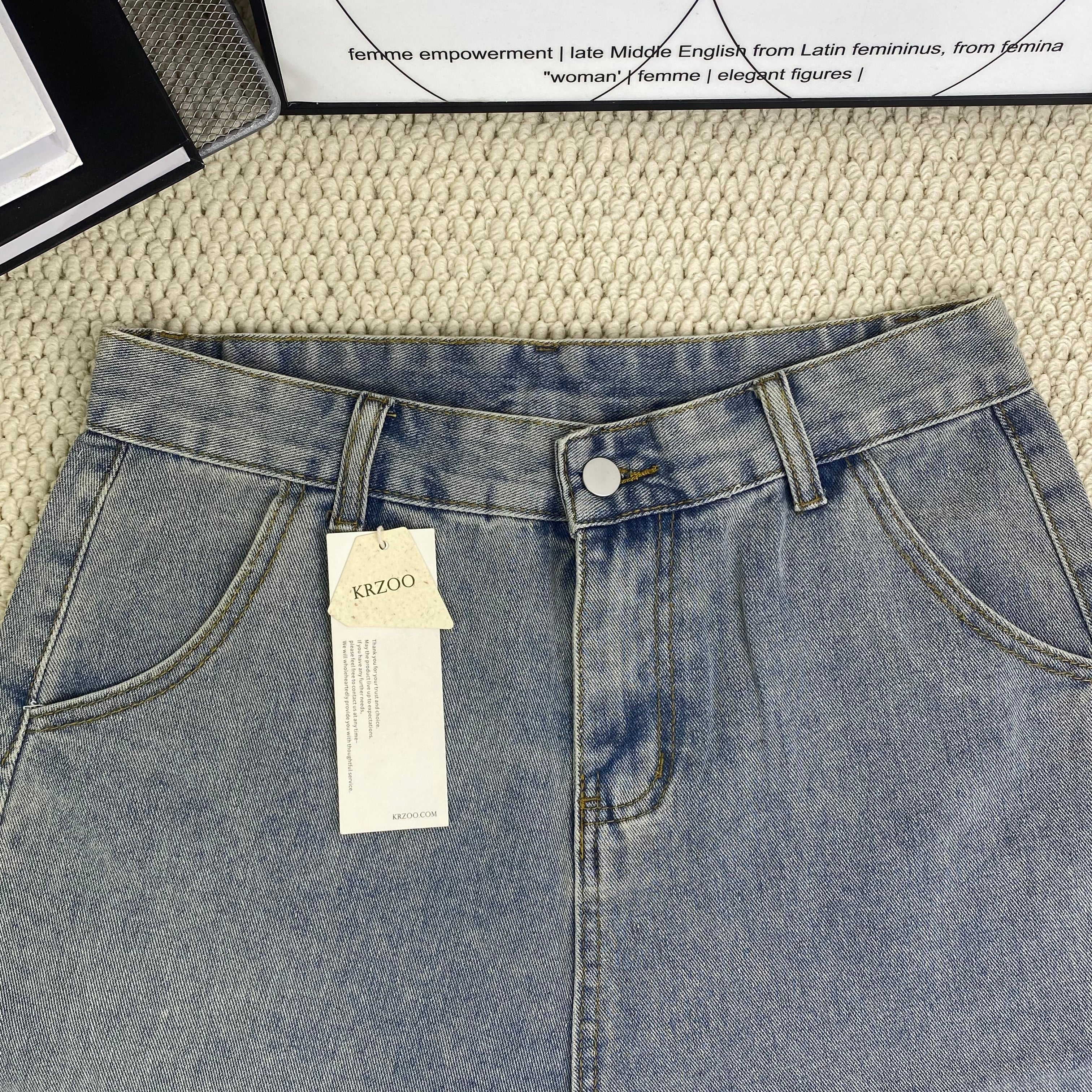 Five-piece embroidered short denim pants