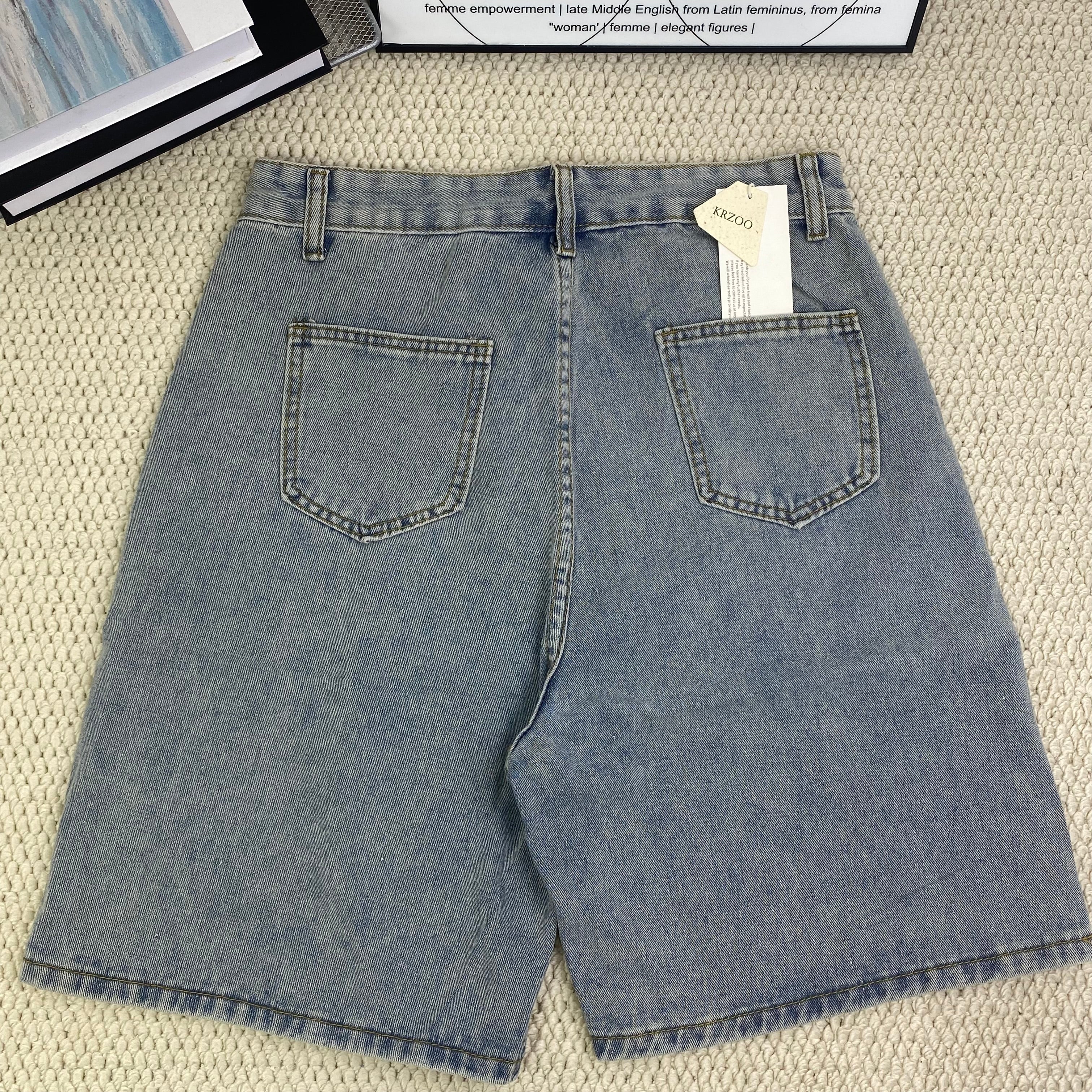 Five-piece embroidered short denim pants