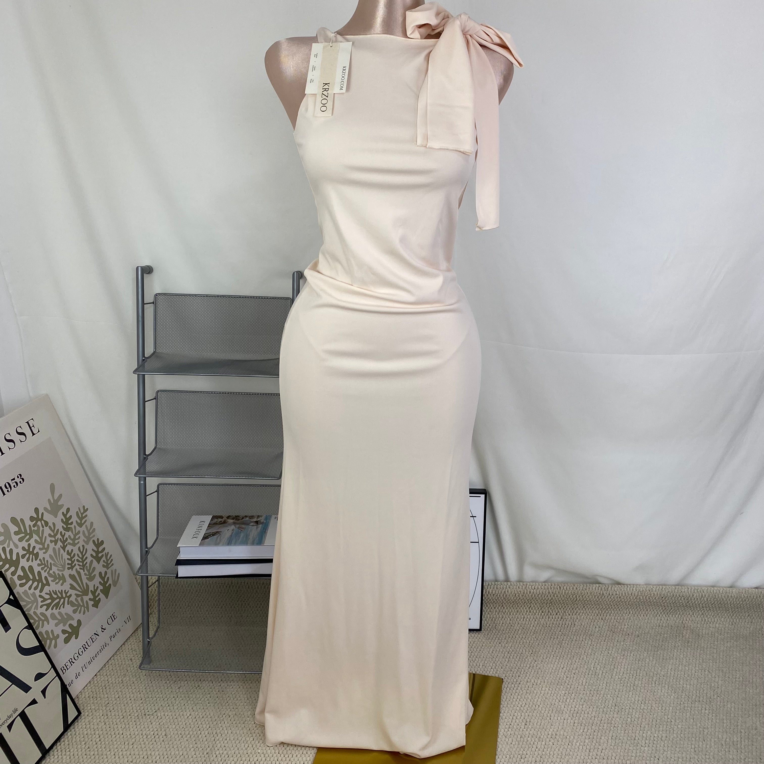Single-shoulder pleated solid-color dress