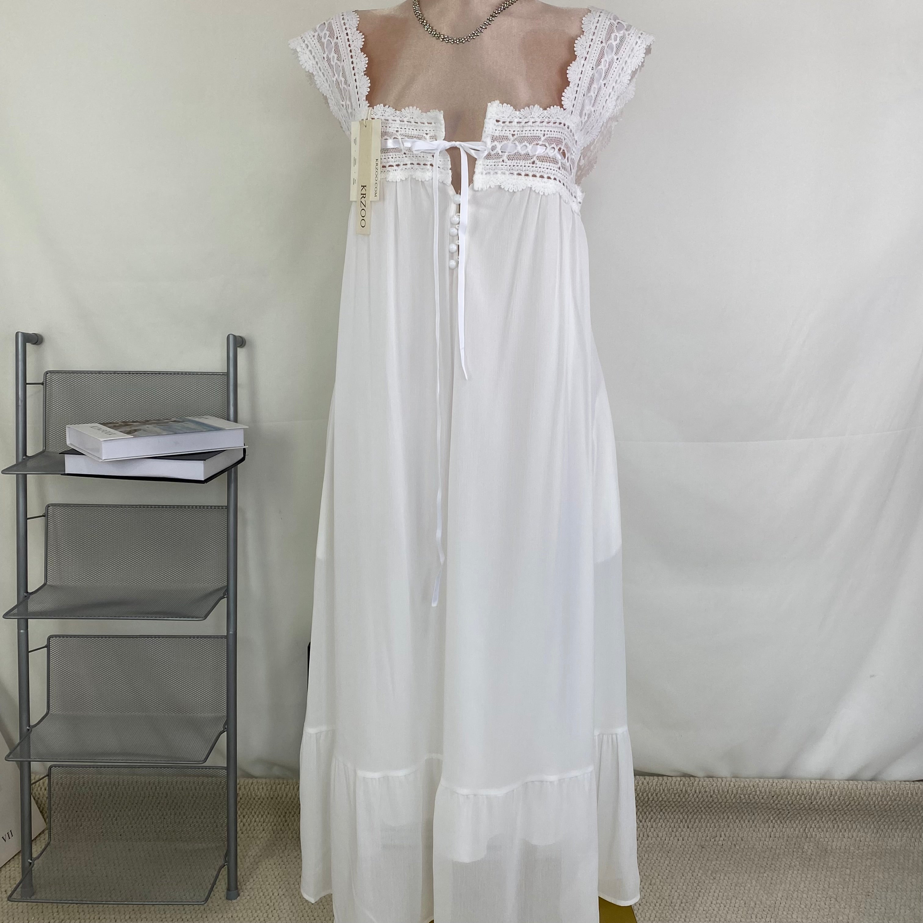 Solid color lace-trimmed sleeveless dress