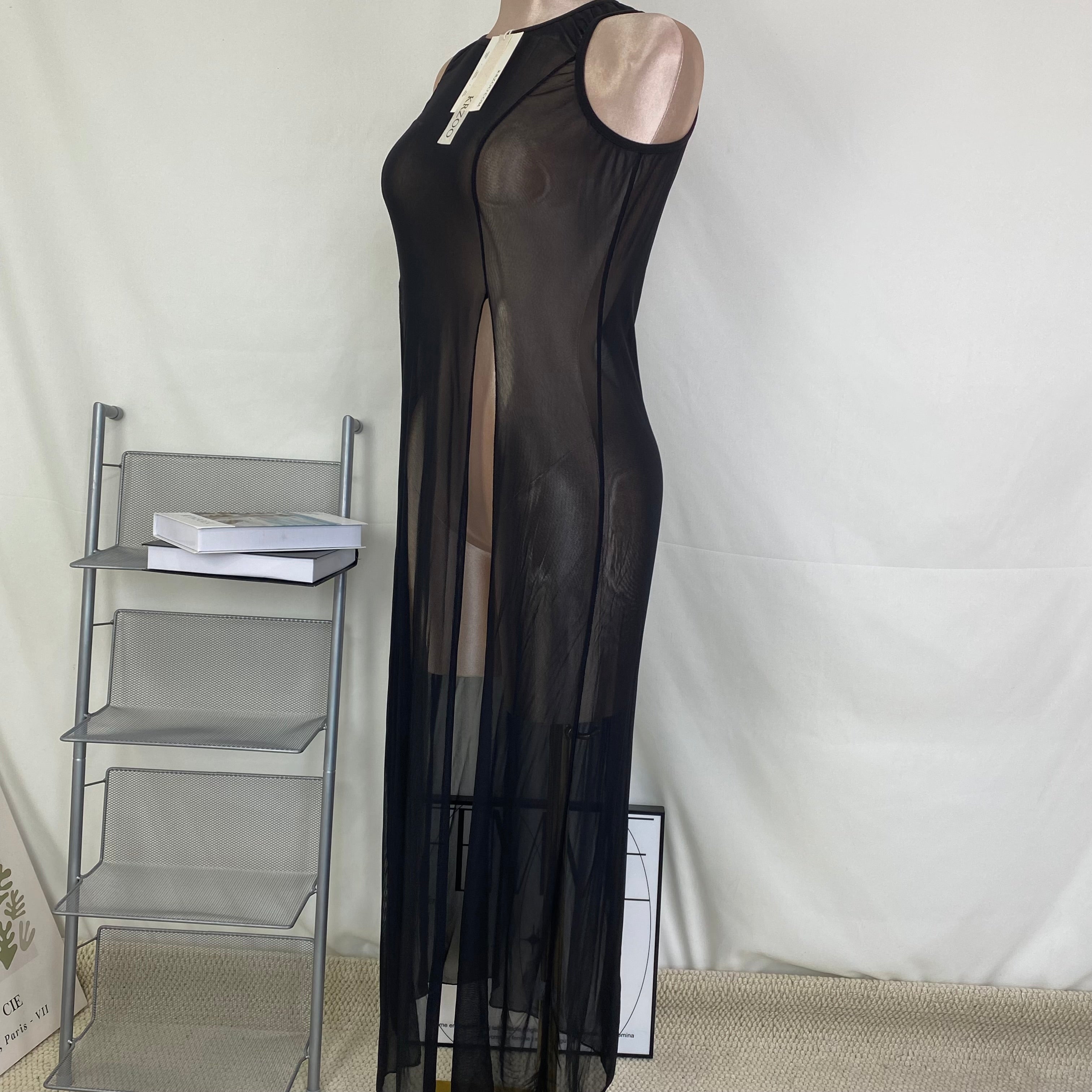 Sunscreen cover-up shirt, swimsuit, beach dress