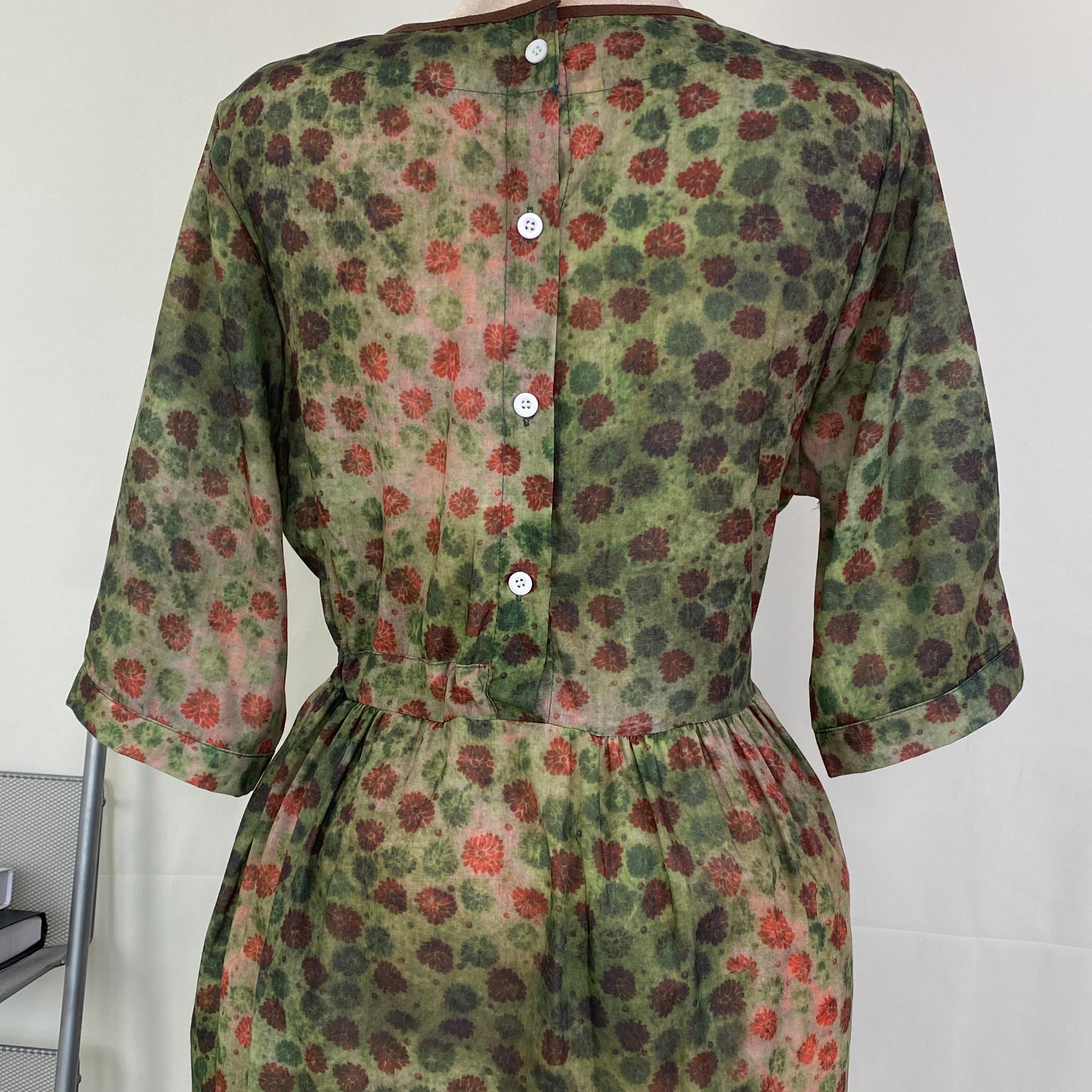 Round-neck flared sleeve leaf-patterned dress