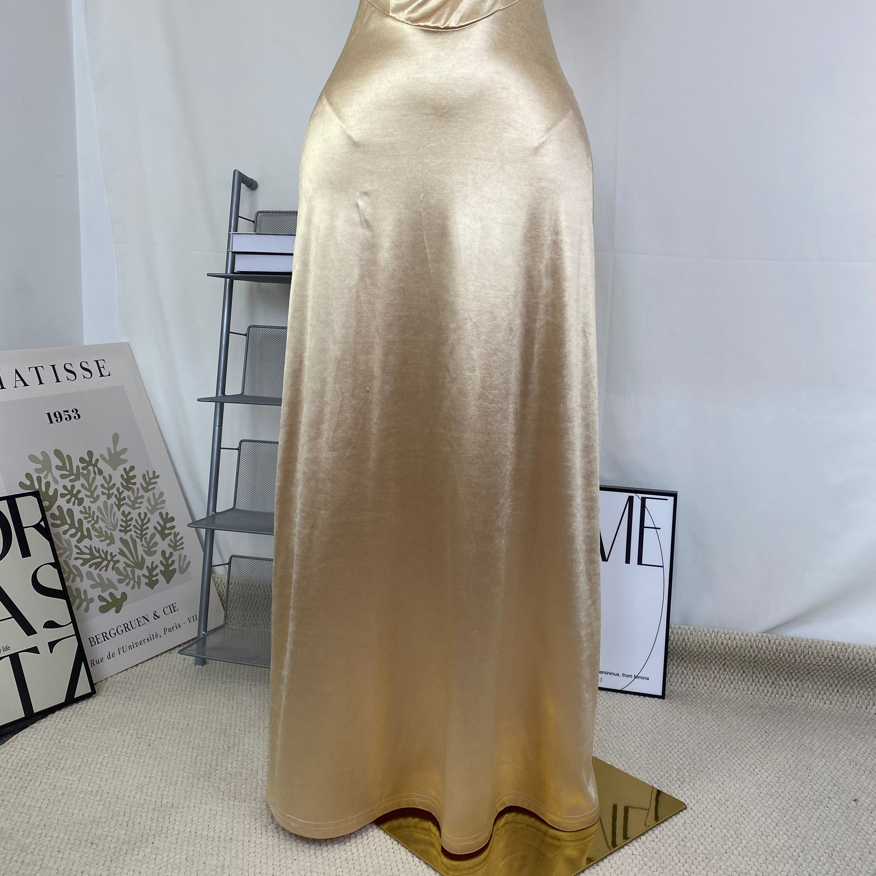 A figure-hugging one-shoulder dress