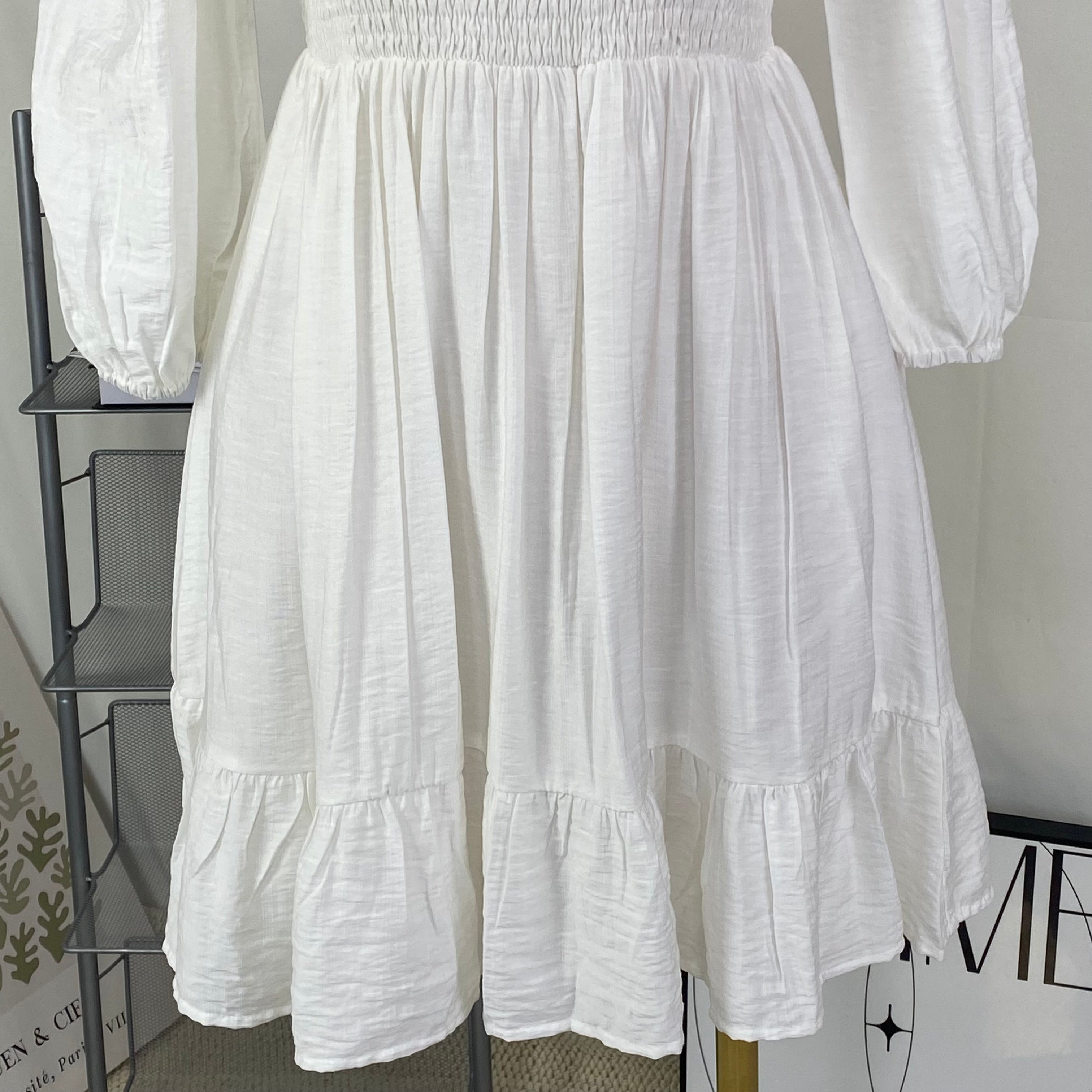 White long-sleeved stretch waist pleated short dress